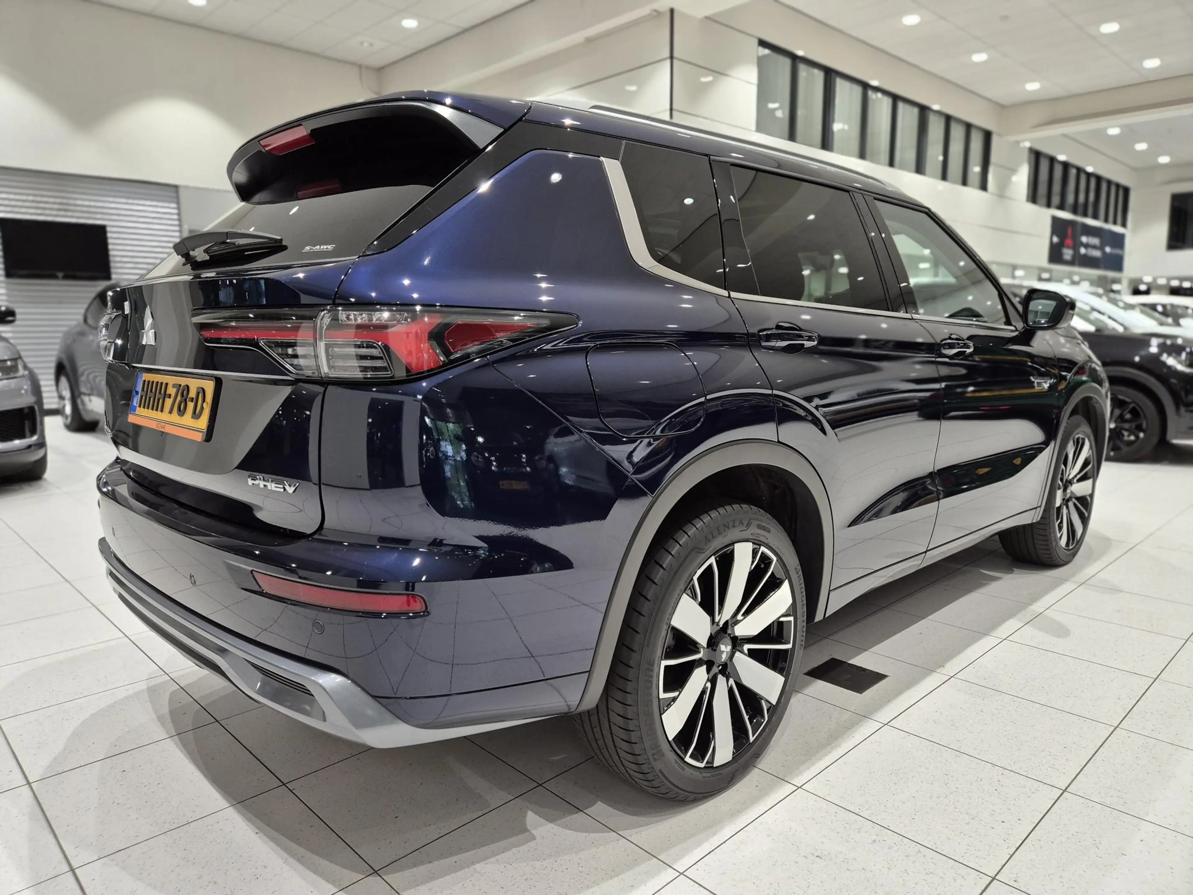 Mitsubishi Outlander 2.4 PHEV Instyle | Leder | Panoramadak | 360° Came — photo 2