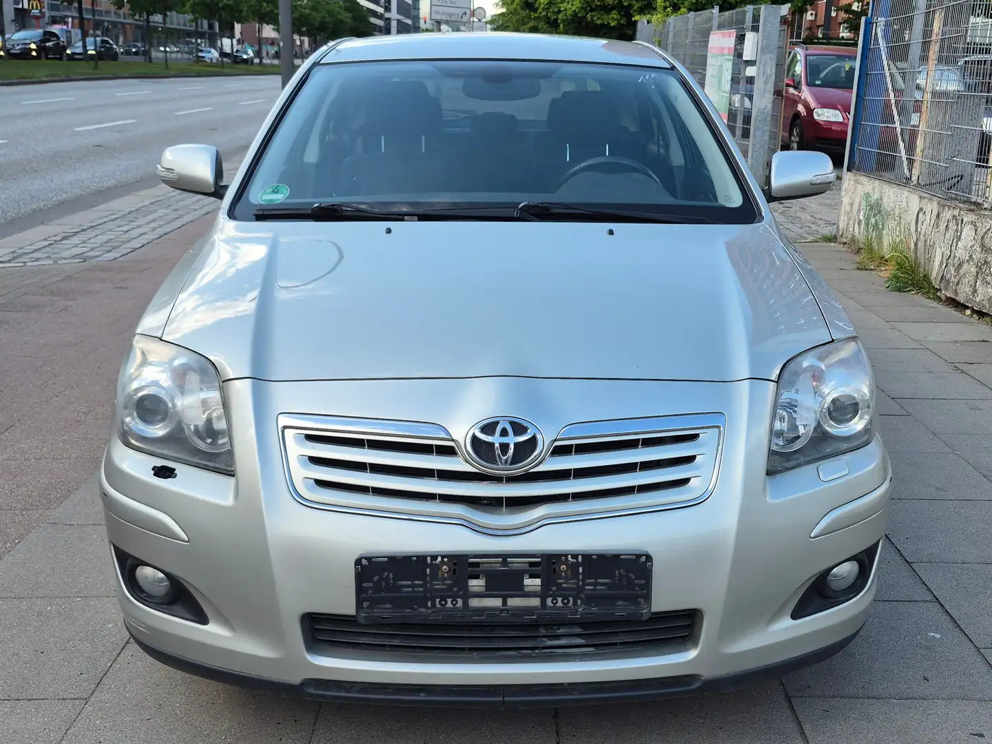 Toyota Avensis 1.8 Executive Liftback Grau - 2