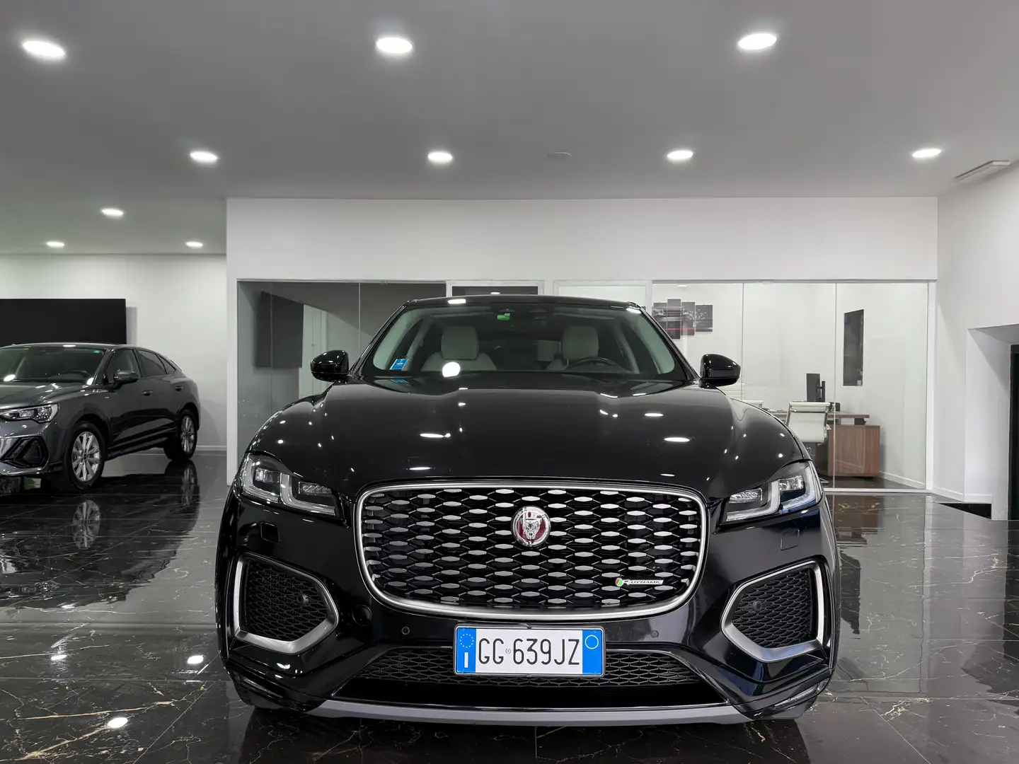 Jaguar F-Pace F-Pace 2.0 i4 phev R-Dynamic HSE awd 404cv auto Noir - 2