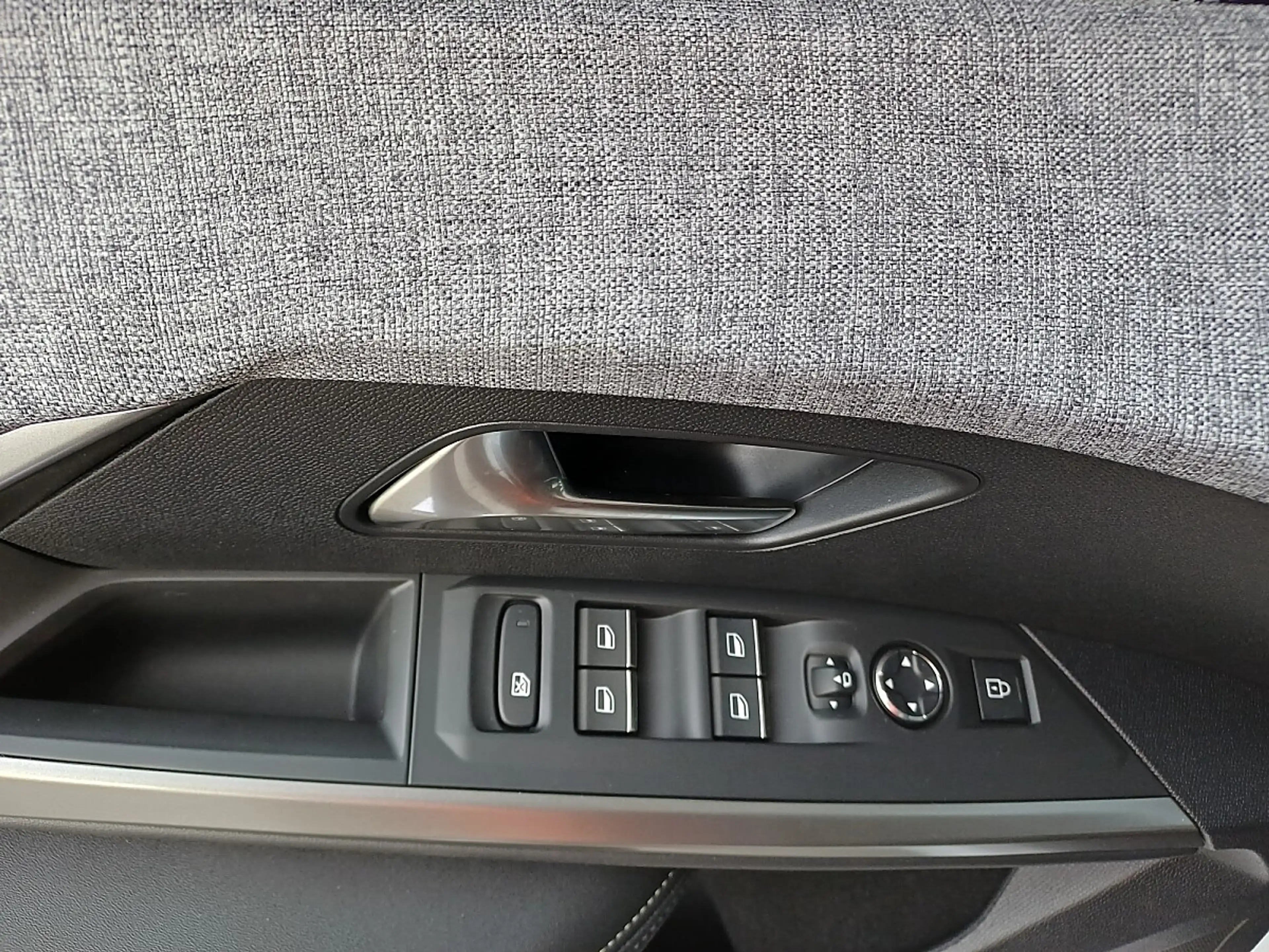 Peugeot 3008 Elektromotor 210 GT — photo 14