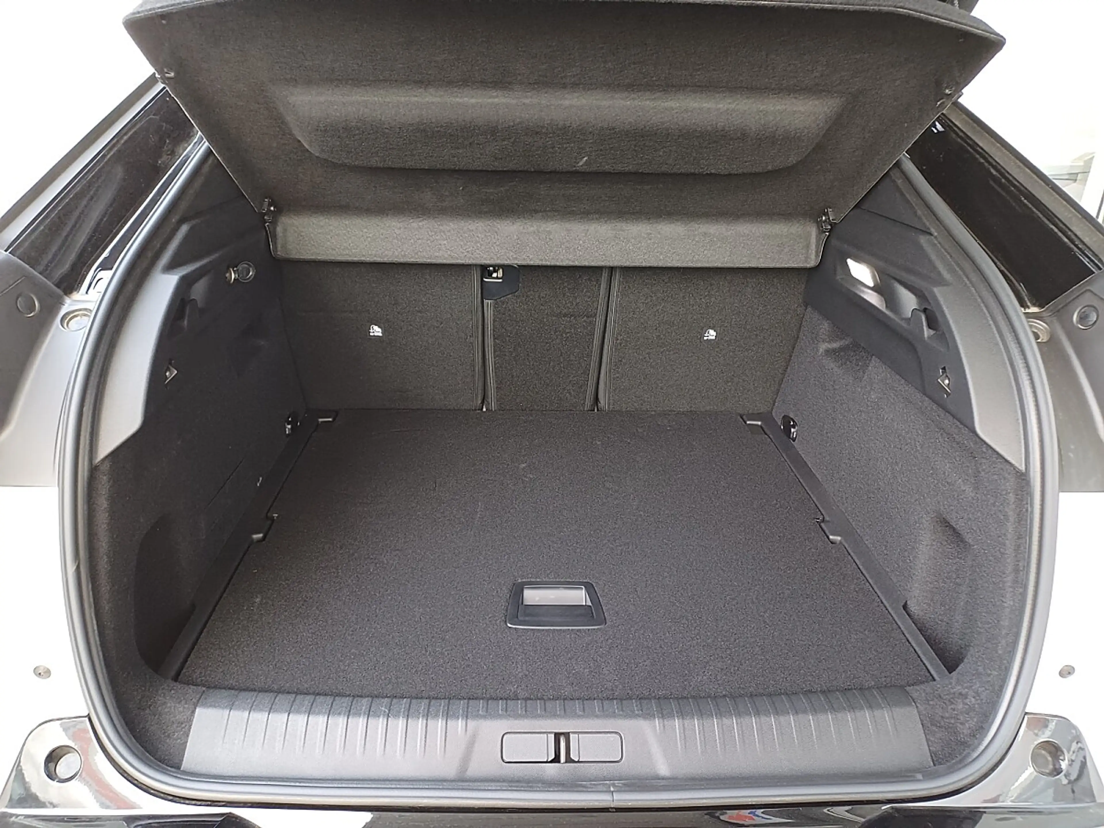 Peugeot 3008 Elektromotor 210 GT — photo 7