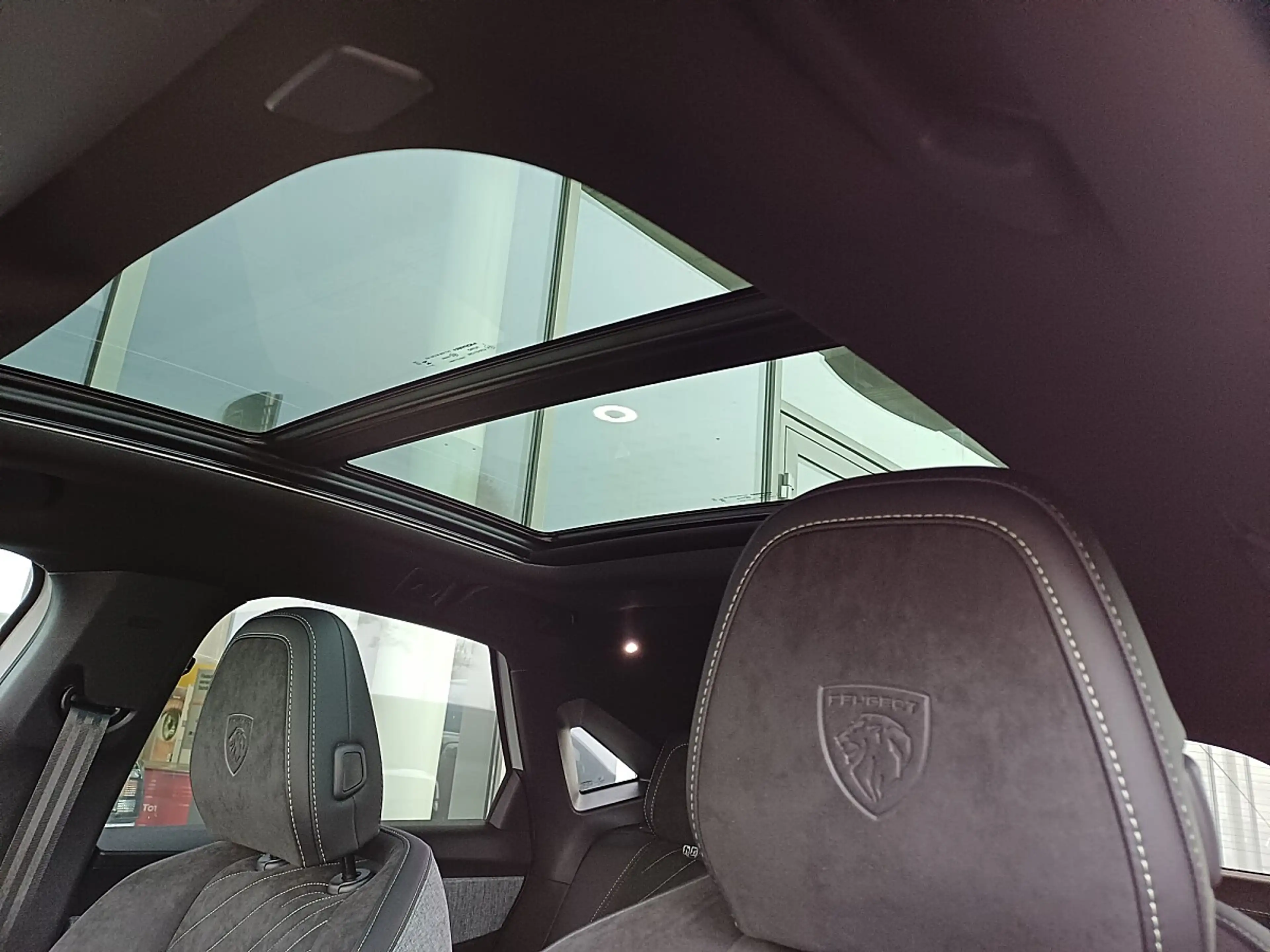 Peugeot 3008 Elektromotor 210 GT — photo 12