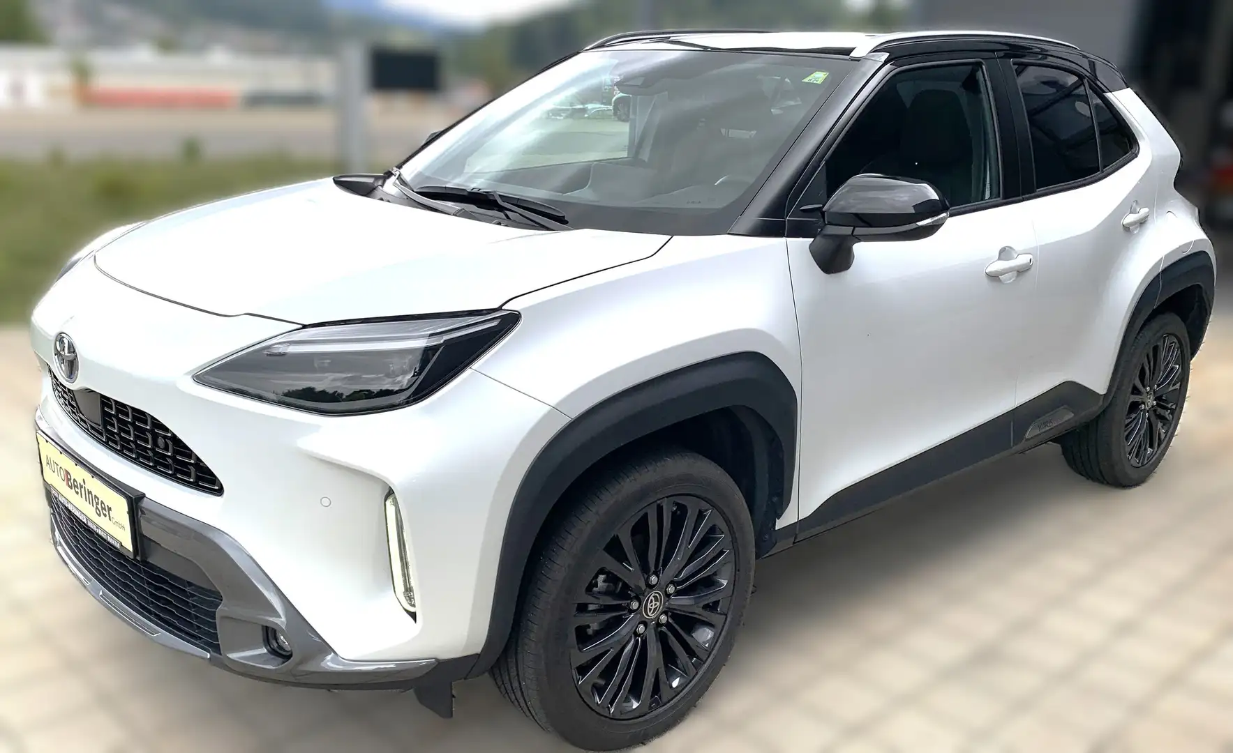 Toyota Yaris Cross Hybrid FWD Adventure Weiß - 1