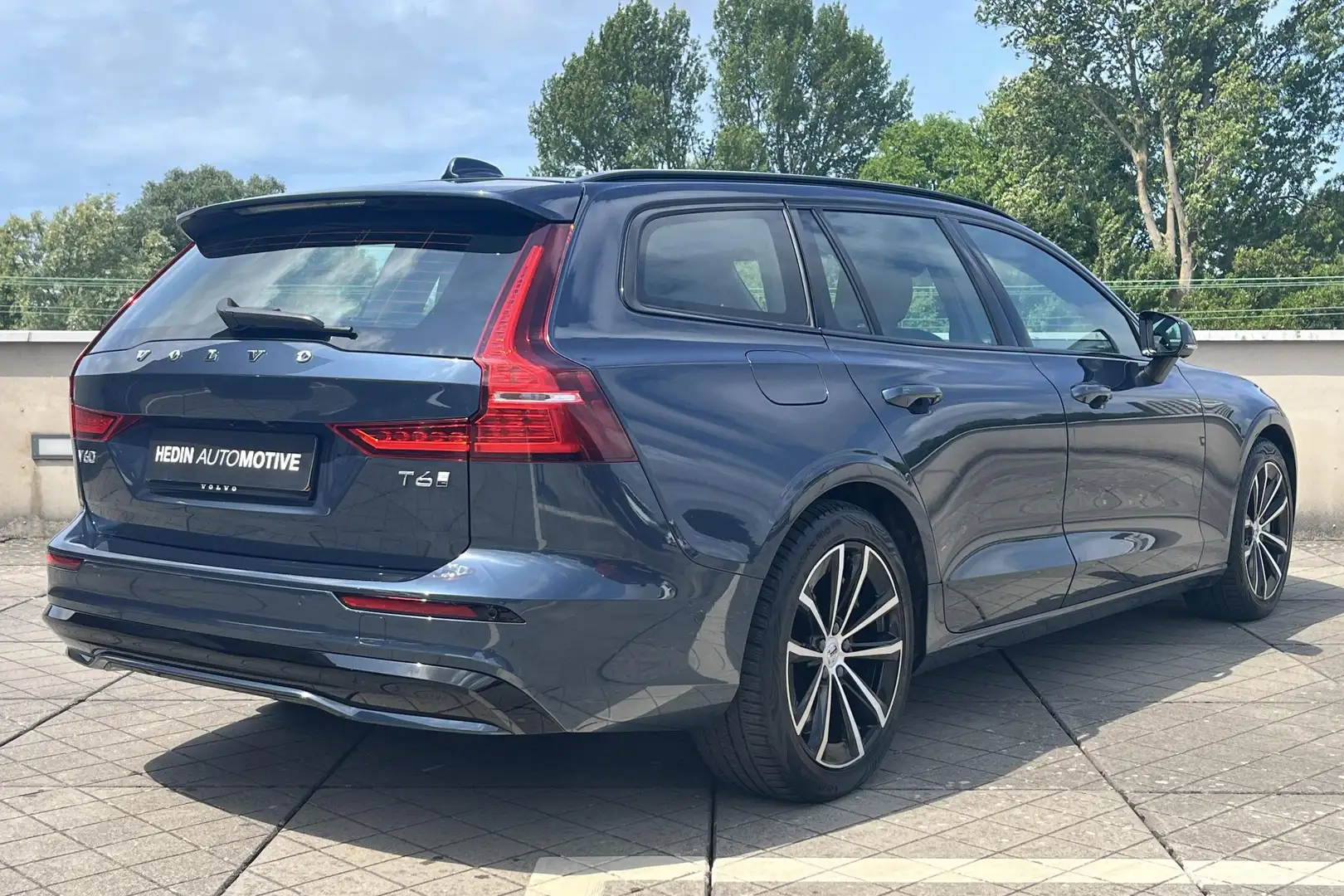 Volvo V60 2.0 T6 Plug-in hybrid AWD Plus Dark Panorama dak | Blauw - 2