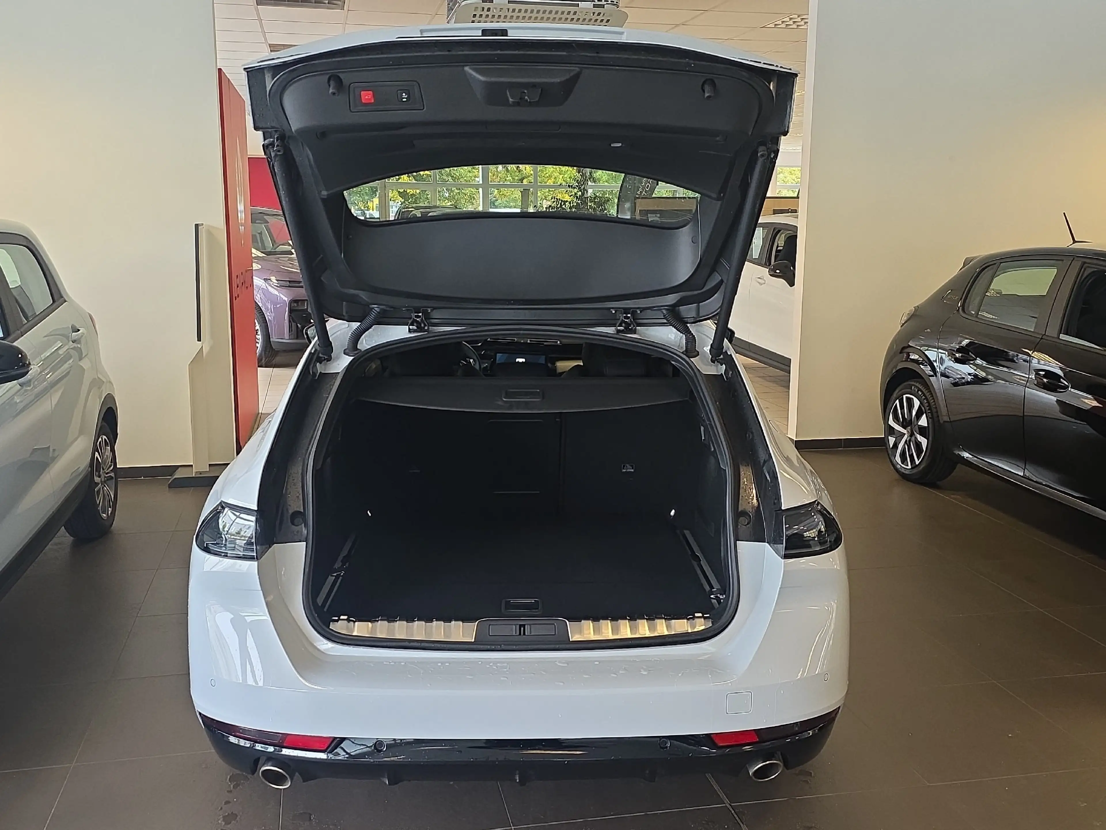 Peugeot 508 SW PHEV GT Pack *MatrixLED*Navi*360°Kamera* — photo 11