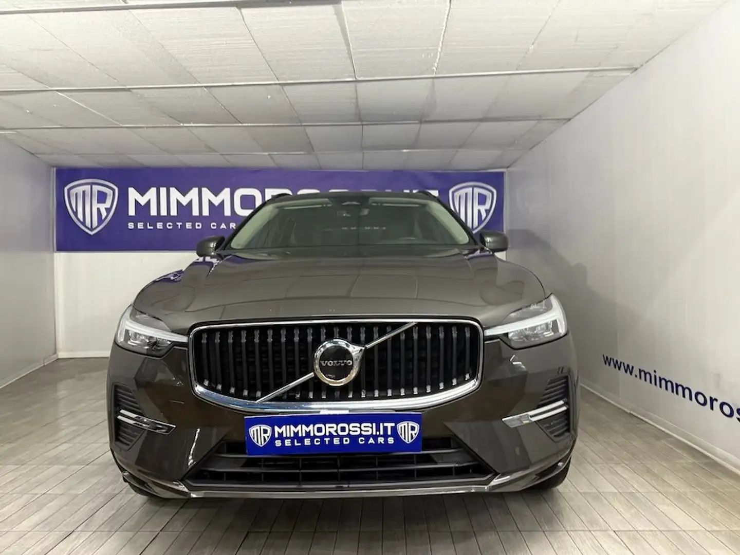 Volvo XC60 Ibrid Momentum AWD Automatica OFFERTA SPECIALE Grigio - 2