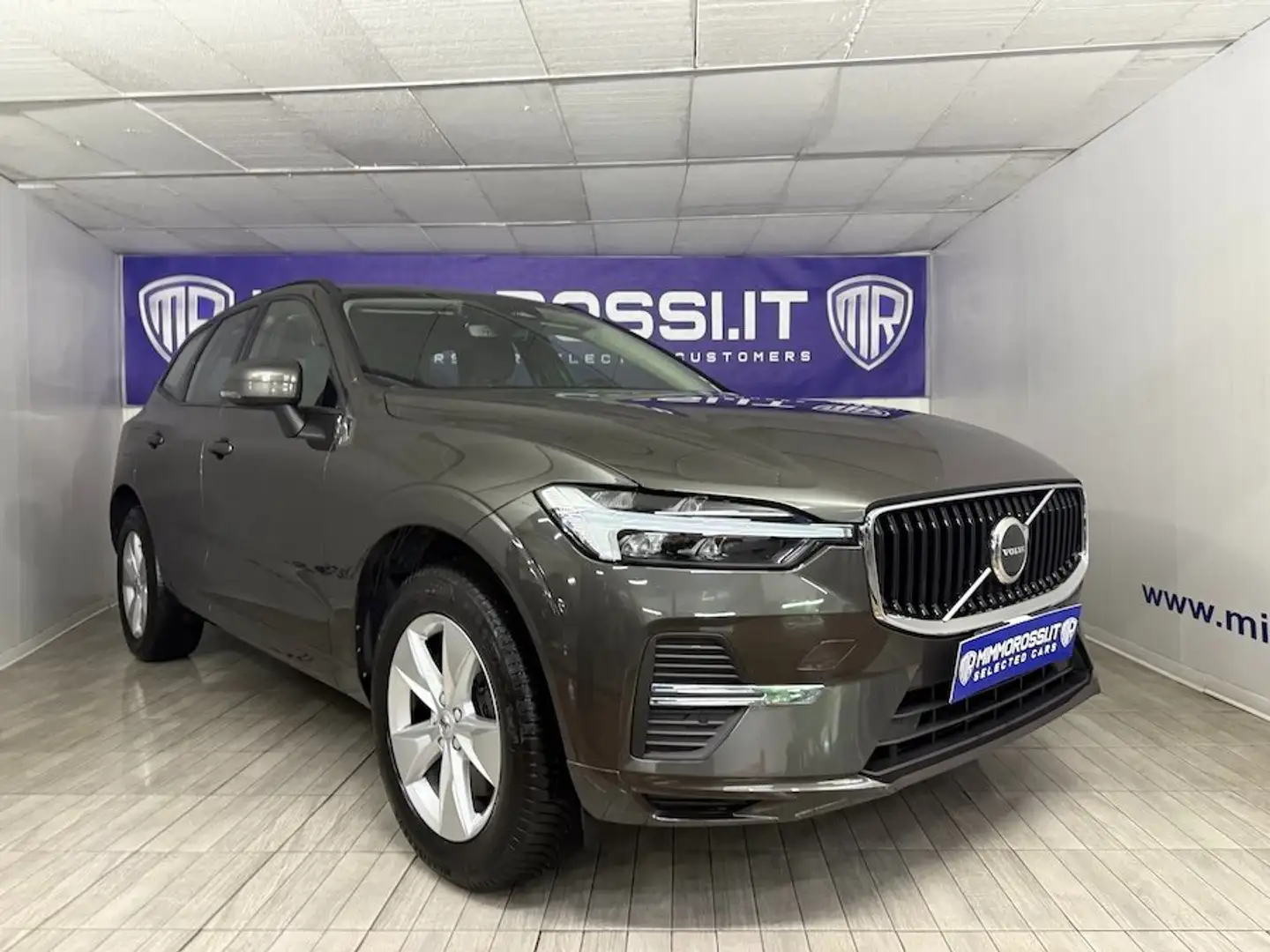 Volvo XC60 Ibrid Momentum AWD Automatica OFFERTA SPECIALE Grigio - 1