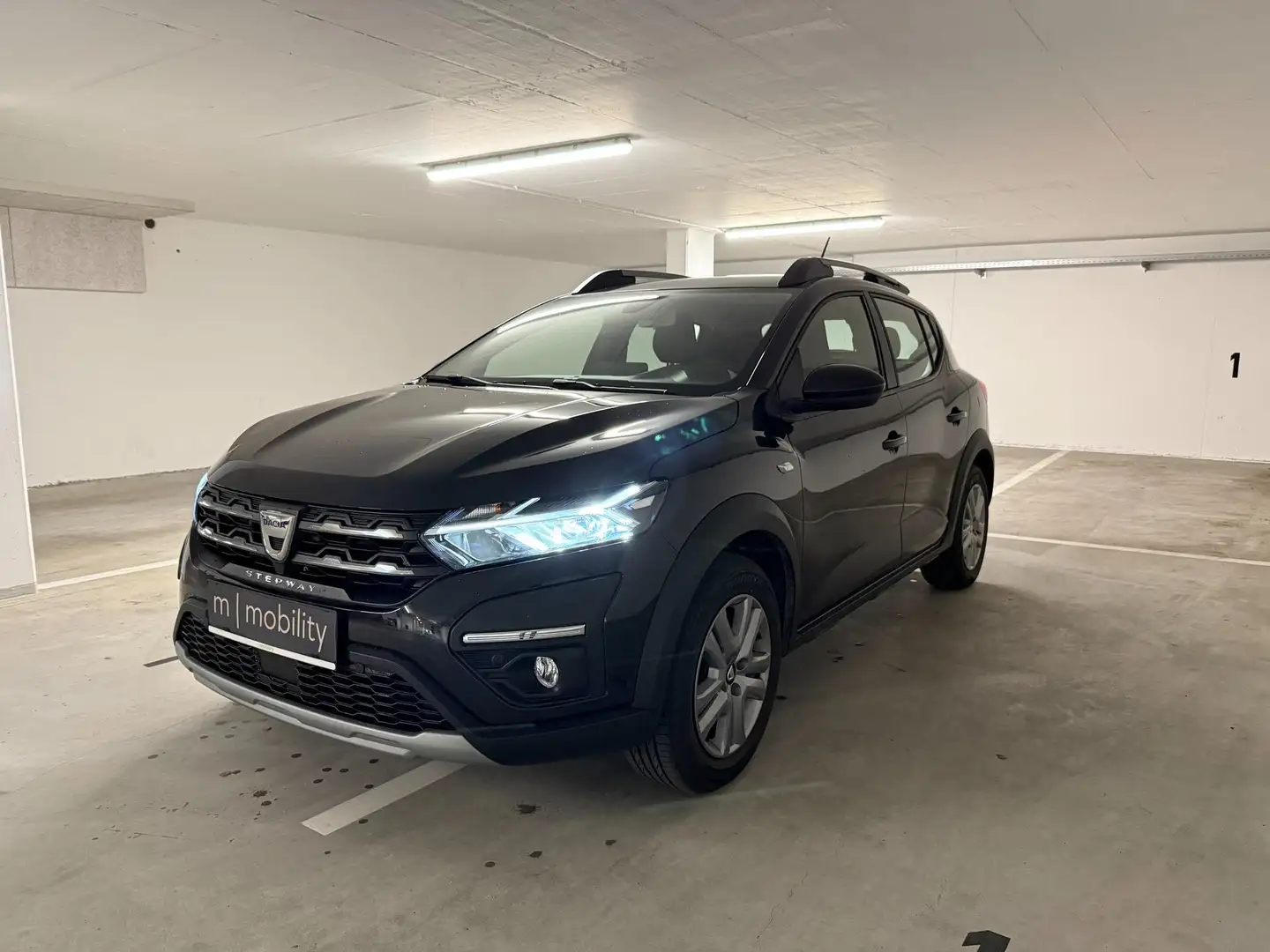 Dacia Sandero III 1.0 TCe 90 Stepway Comfort Schwarz - 2