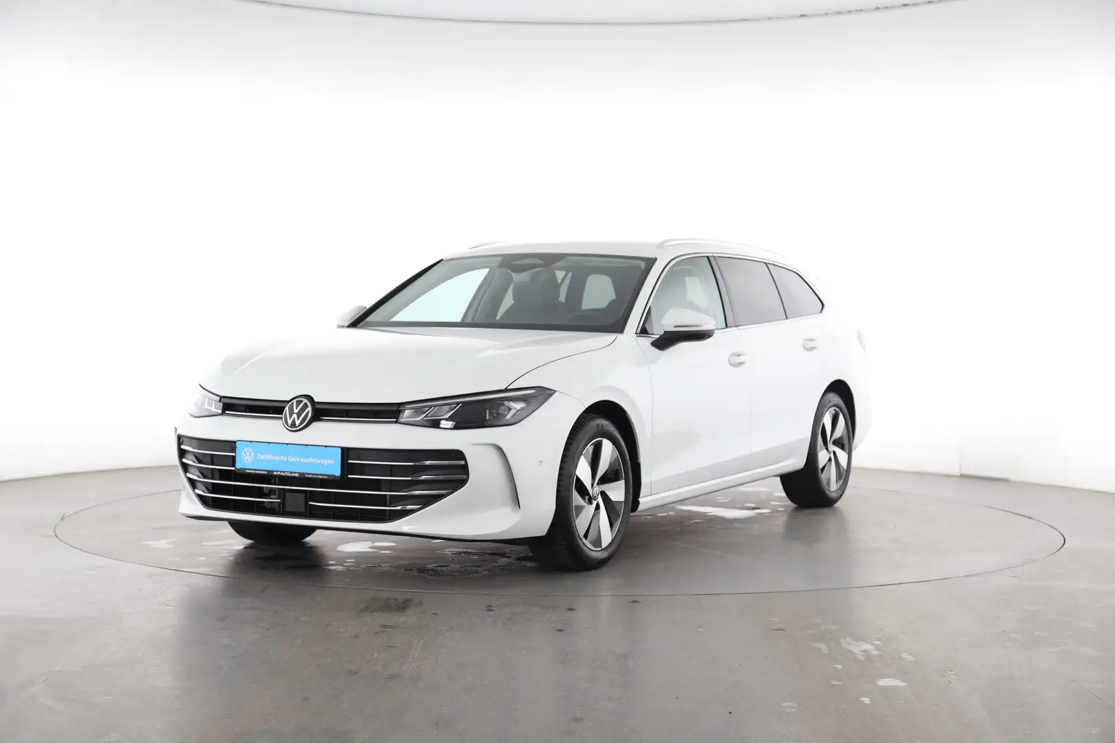 Volkswagen Passat Variant 1.5 eTSI DSG Business | AHK | Bílá - 2