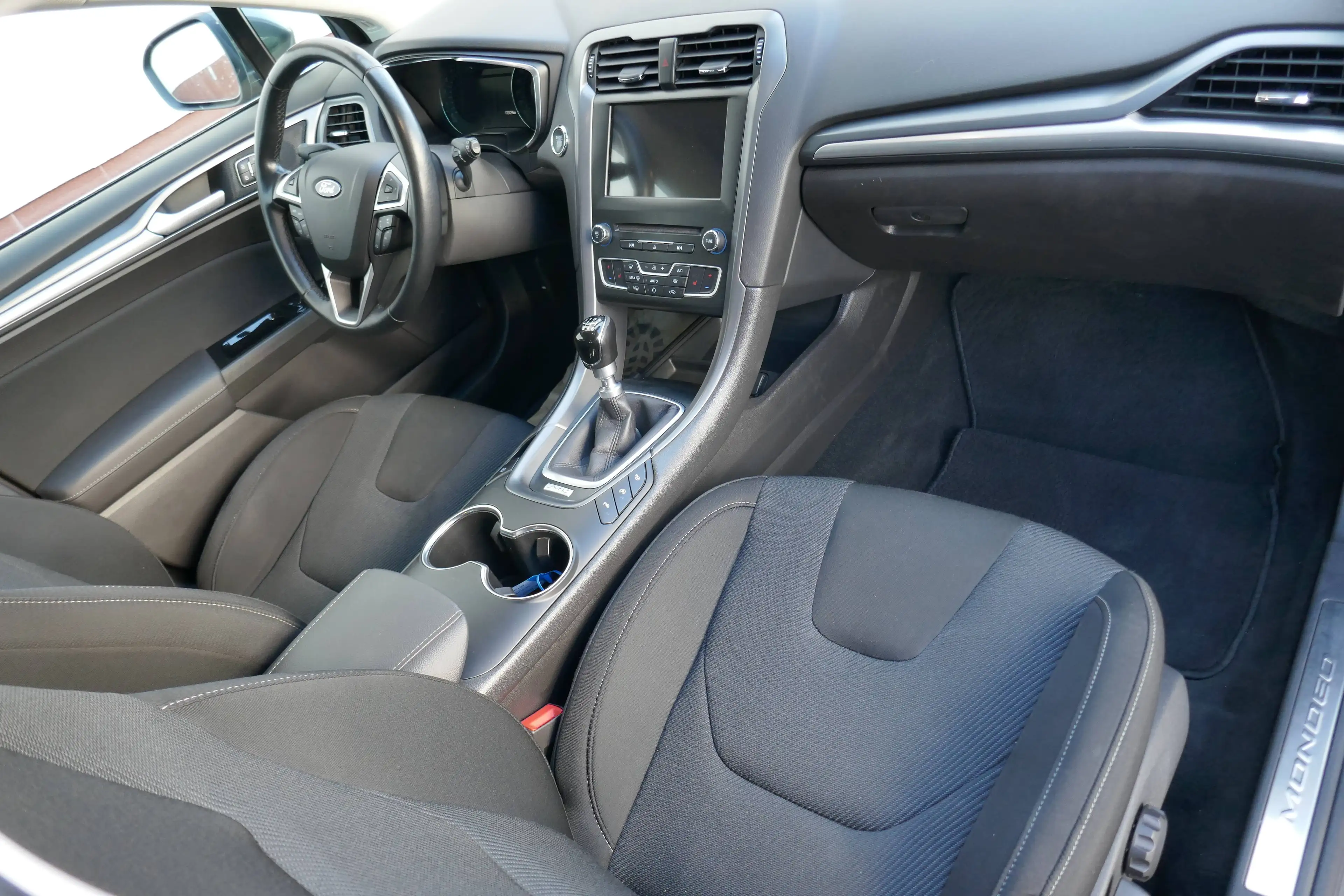 Ford Mondeo Titanium — photo 13
