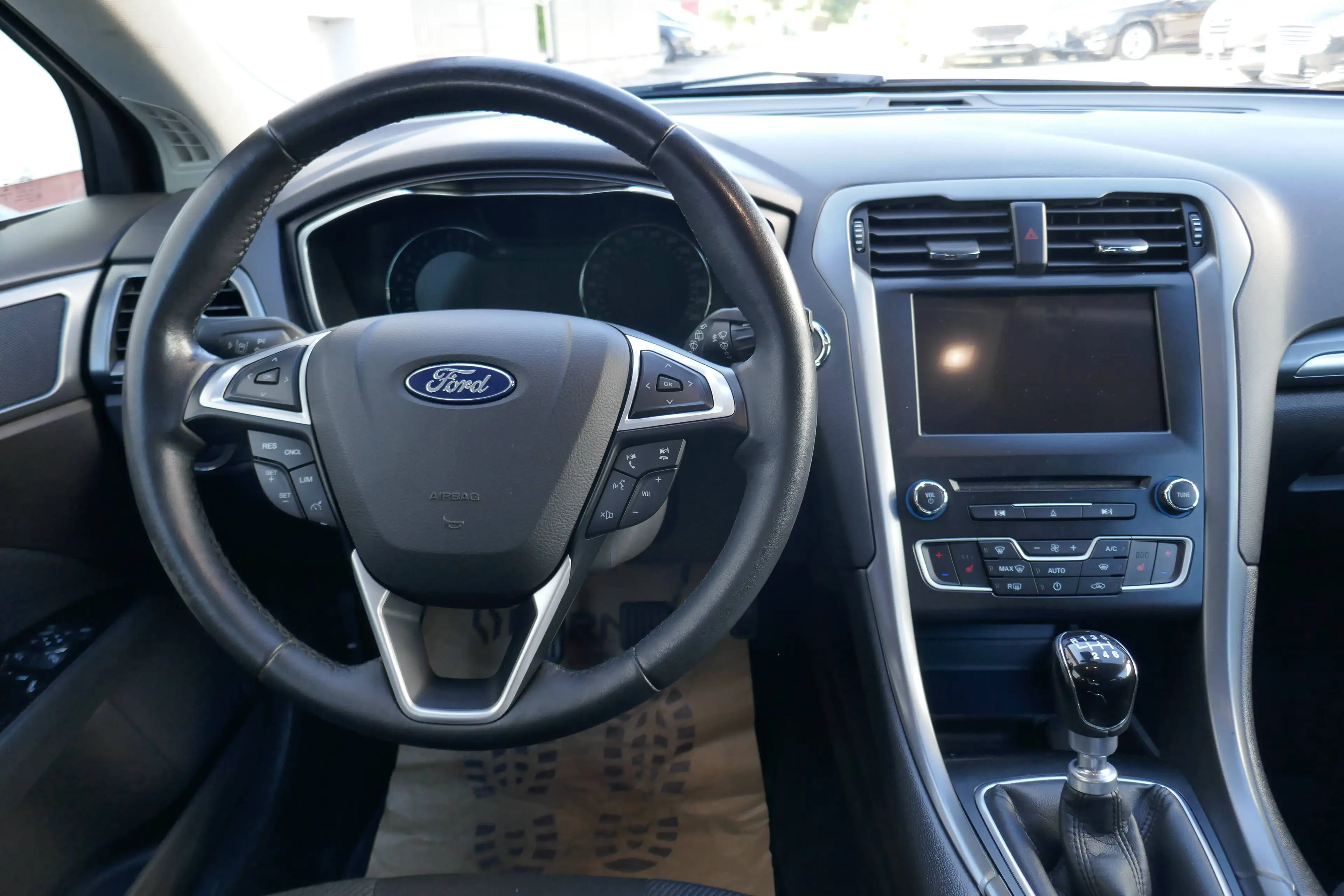 Ford Mondeo Titanium — photo 14