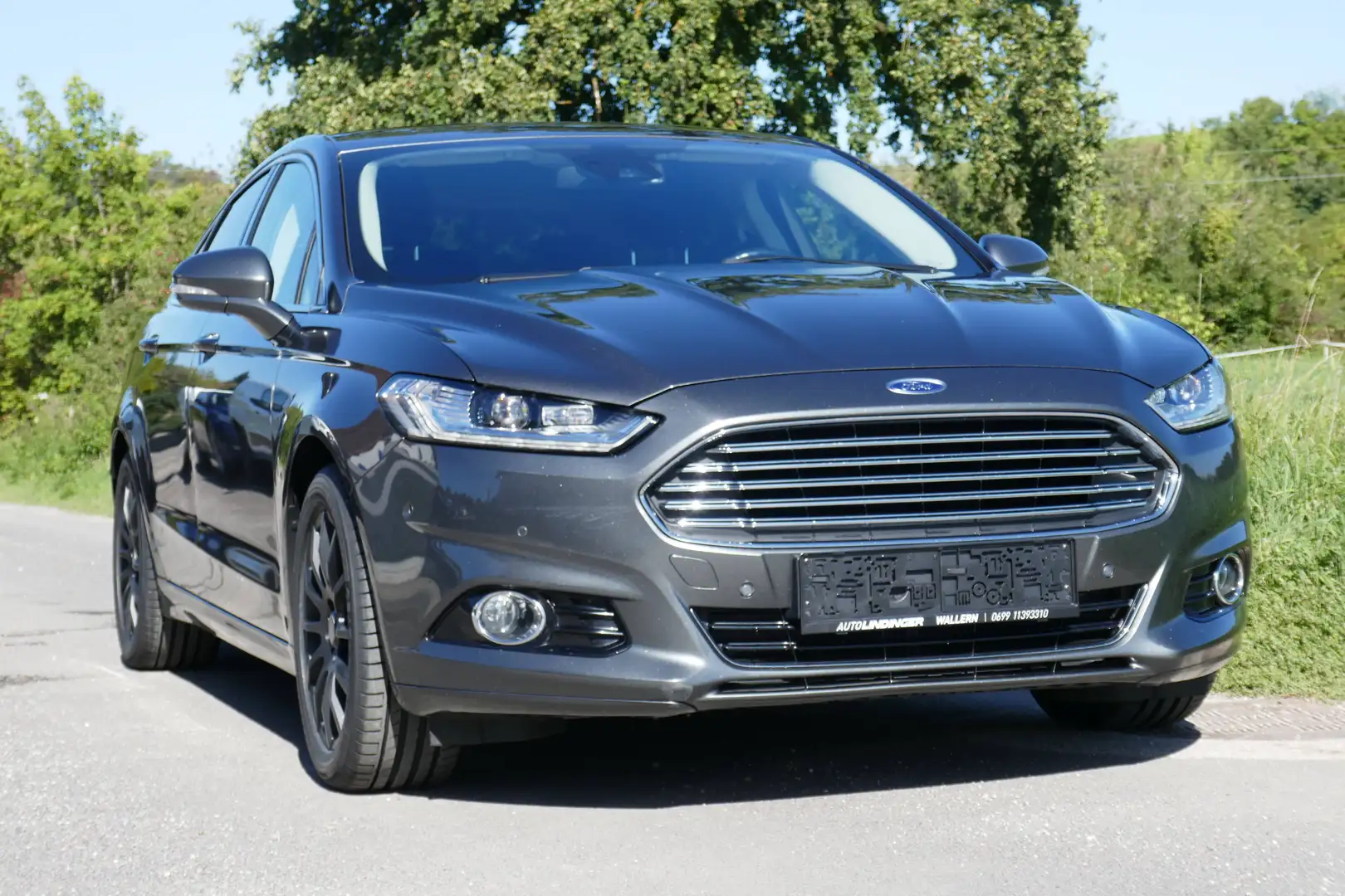 Ford Mondeo Titanium Grau - 2