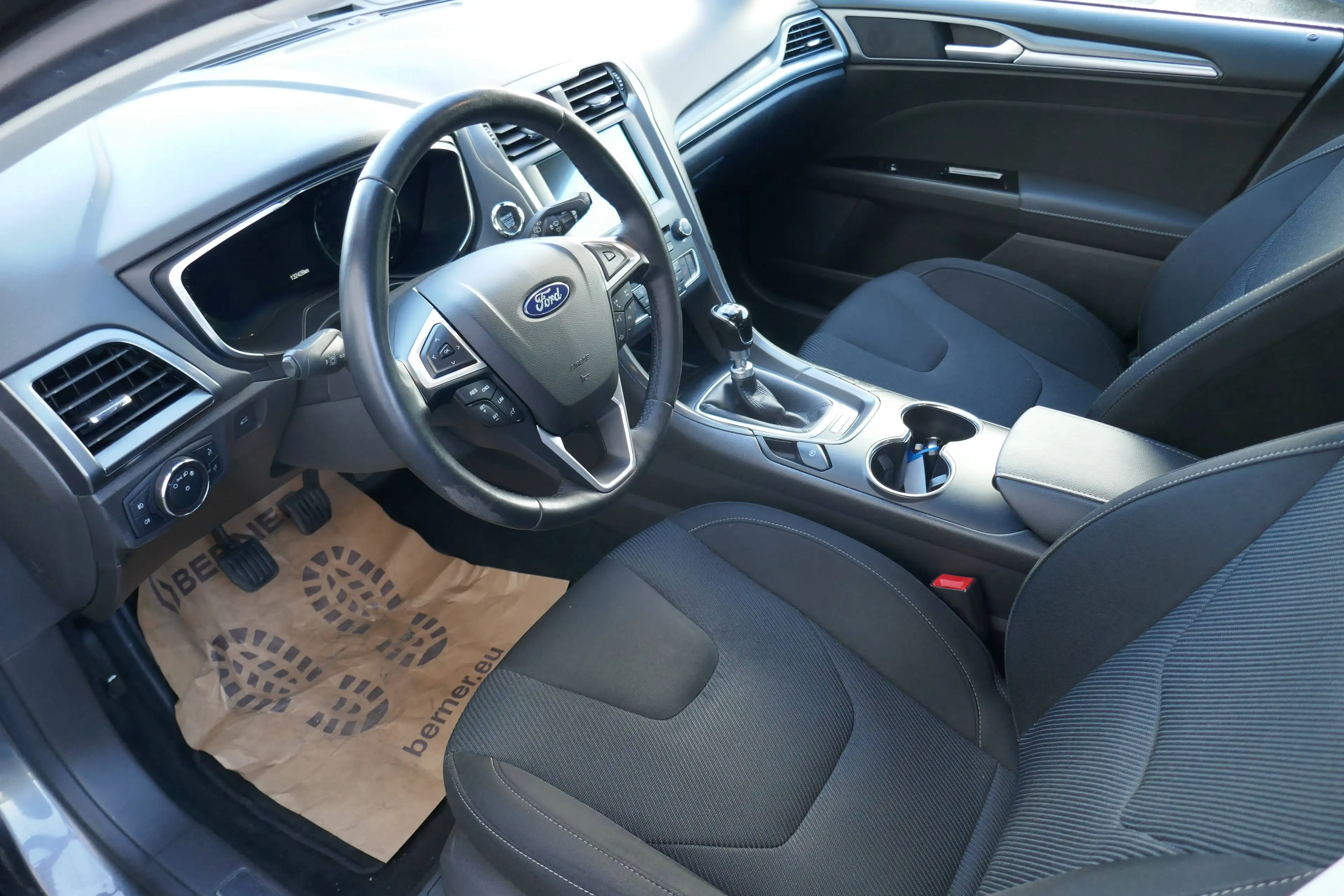 Ford Mondeo Titanium — photo 9