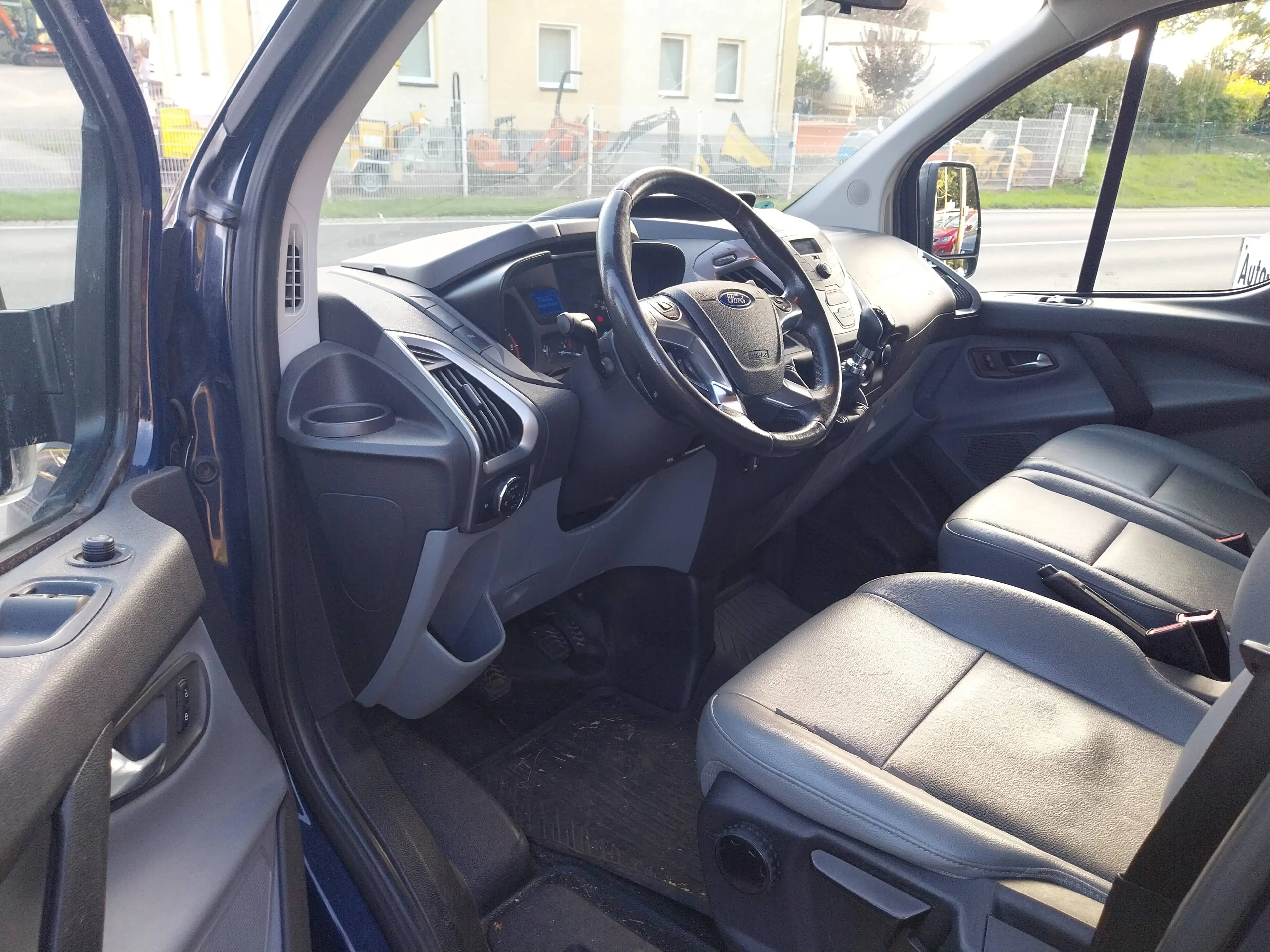 Ford Tourneo Custom 2.0 TDi,  9 Sitze, Leder, Klima, Tüv 4/28 — photo 10