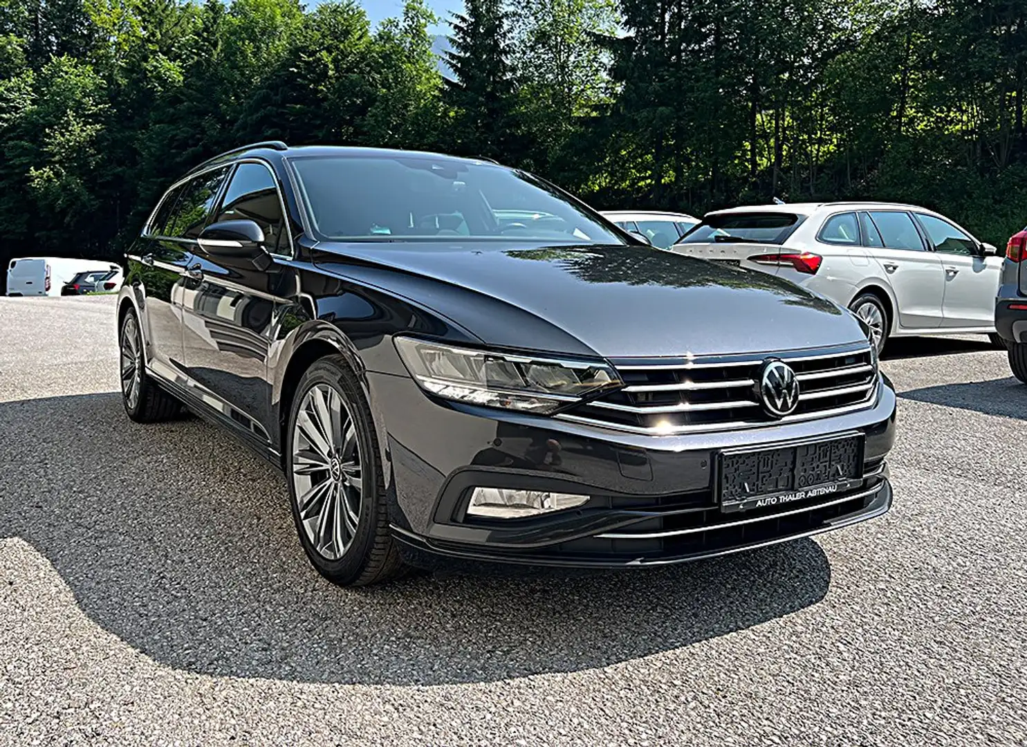 Volkswagen Passat Variant Business 2,0 SCR TDI DSG Grau - 2