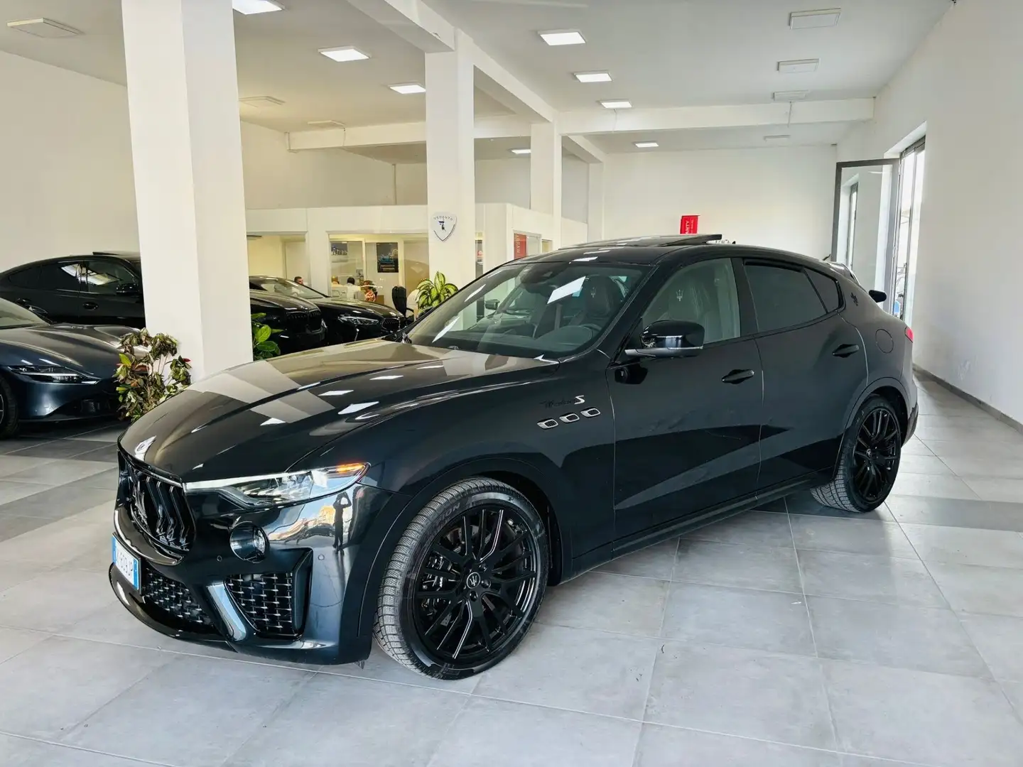Maserati Levante 3.0 V6 Modena S possibilità noleggio no scoring Nero - 1