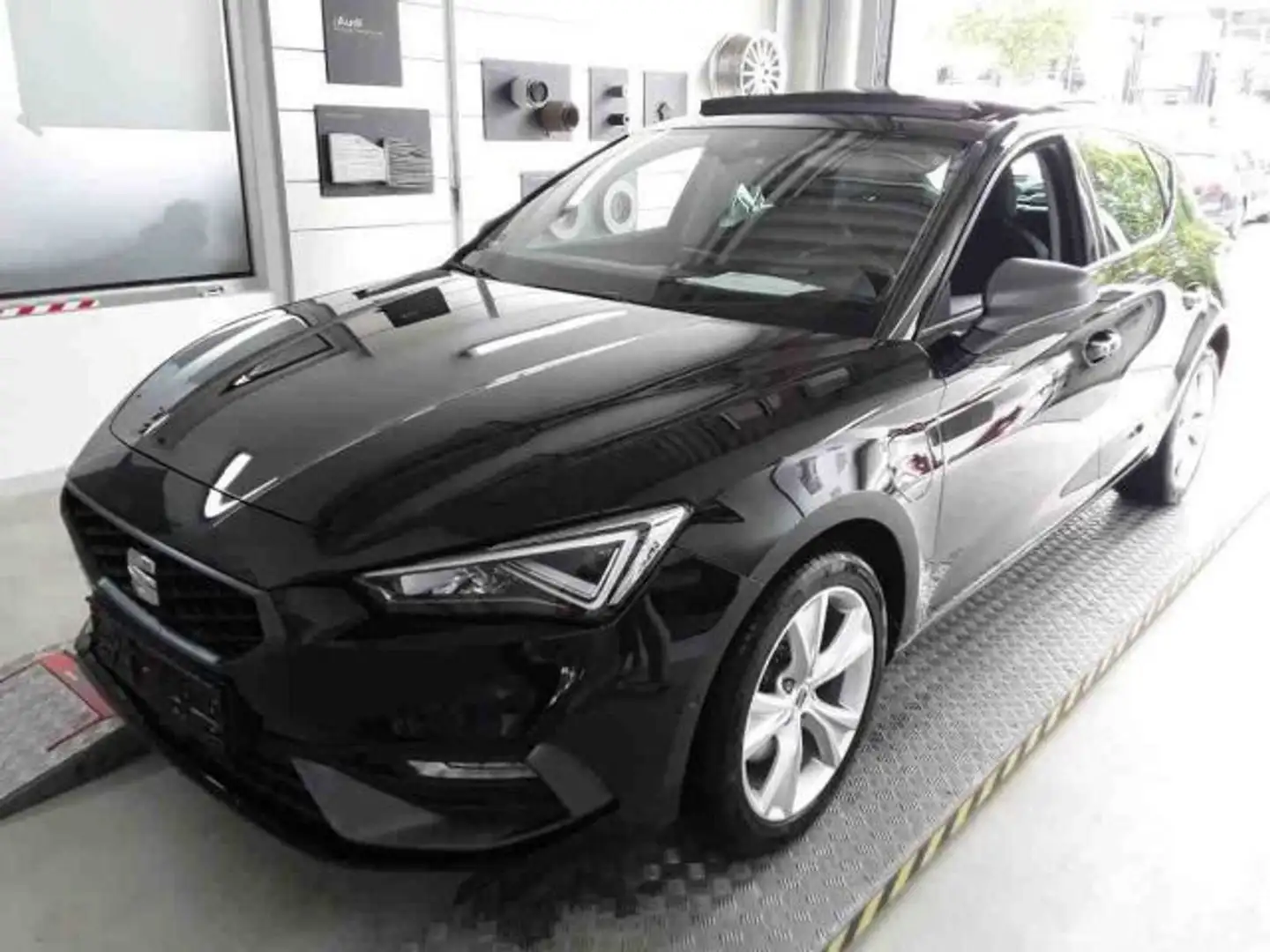 SEAT Leon 1.4 TSI e-Hybrid FR LED+ACC+NAV+PANO+SHZ+VC Schwarz - 2