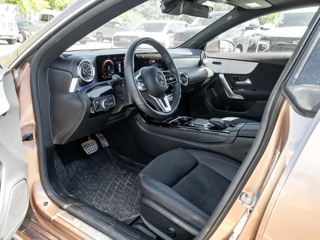 Mercedes-Benz CLA снимка Mercedes-Benz CLA