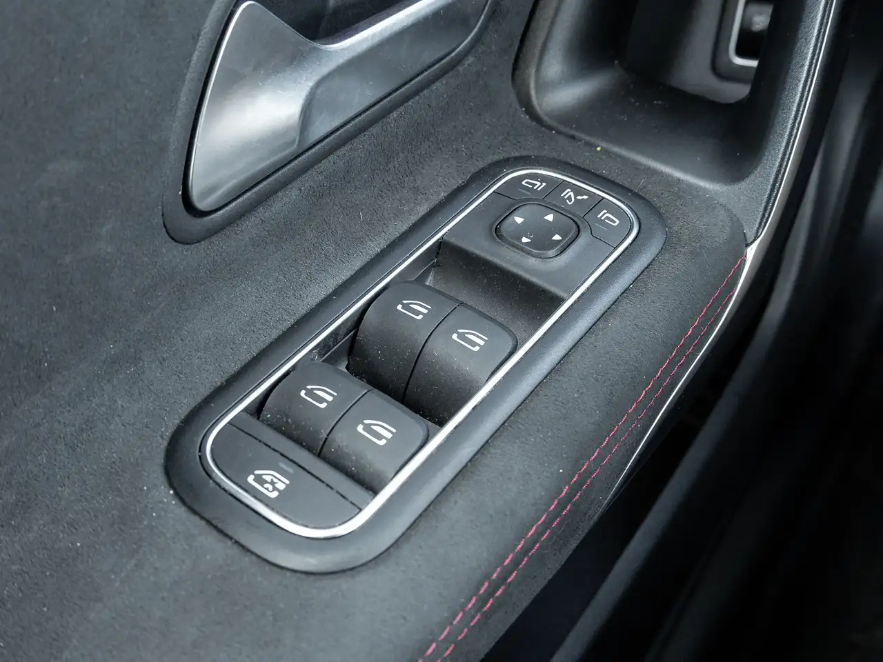 Mercedes-Benz CLA снимка Mercedes-Benz CLA