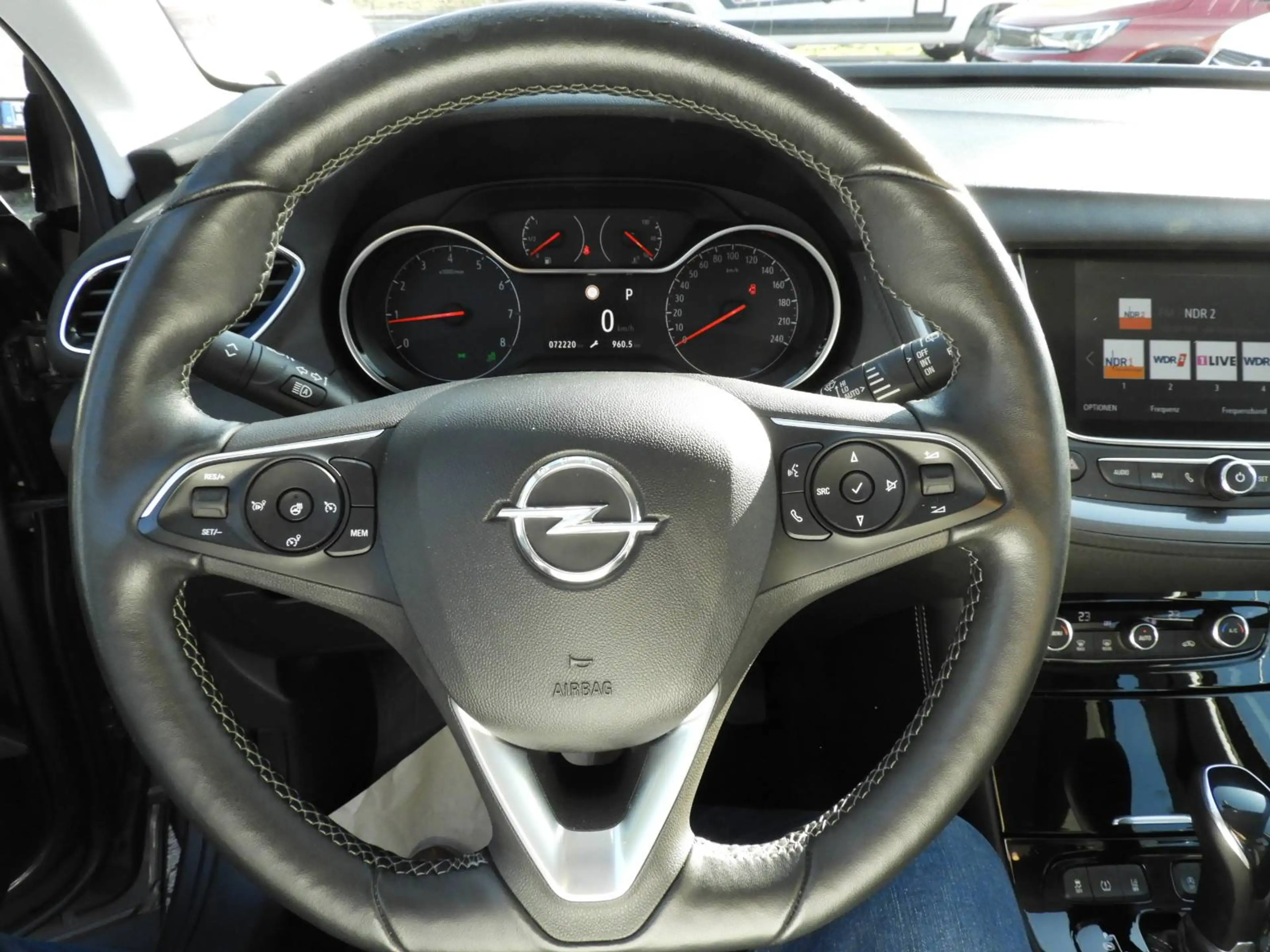 Opel Grandland X Innovation Automatik Sitz und Lenkradheizung Rückfahrkamera AHK — photo 9