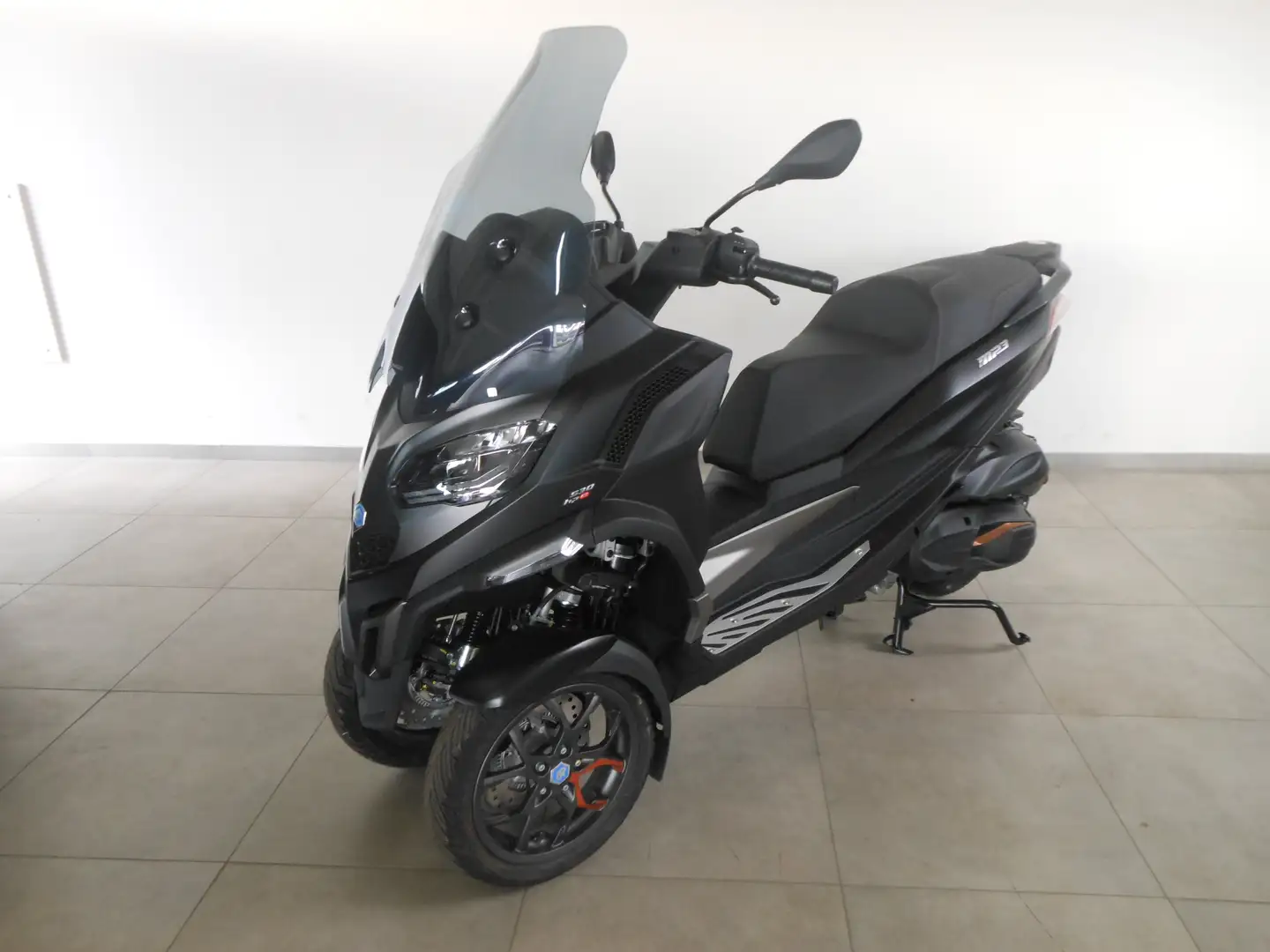 Piaggio MP3 530 Hpe Fekete - 2