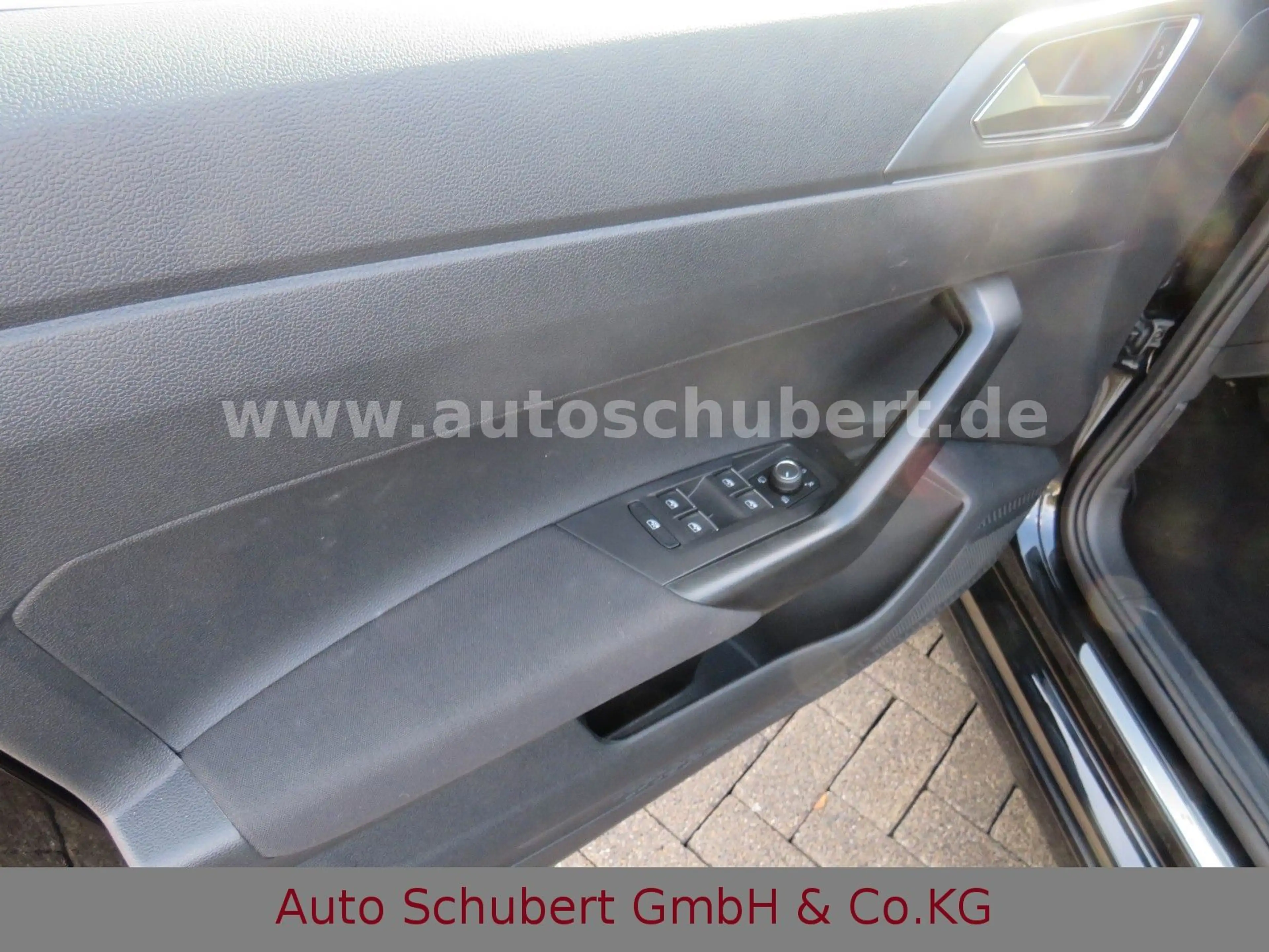Volkswagen Taigo 1.0 TSI DSG R-Line — photo 12