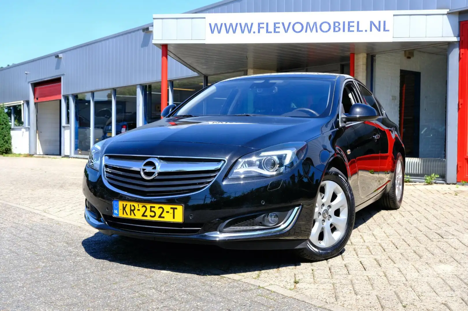 Opel Insignia 1.6 CDTI Aut. Executive 76.000 KM!! Leder|Xenon|Ca Zwart - 1