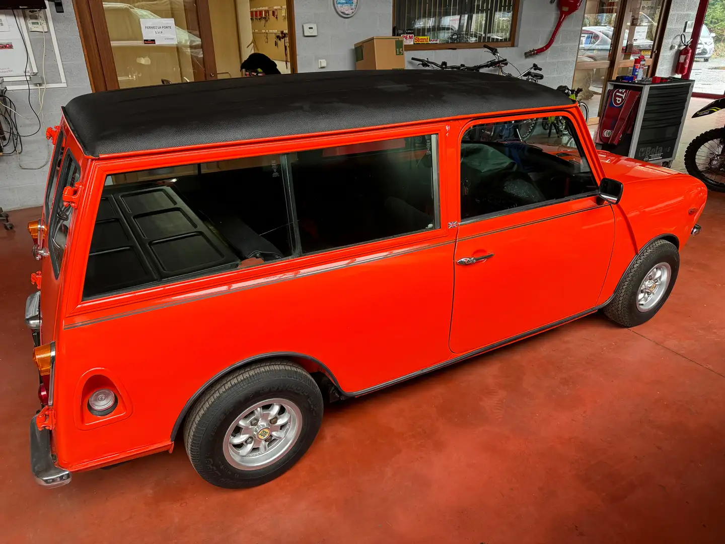 MINI Clubvan Orange - 1