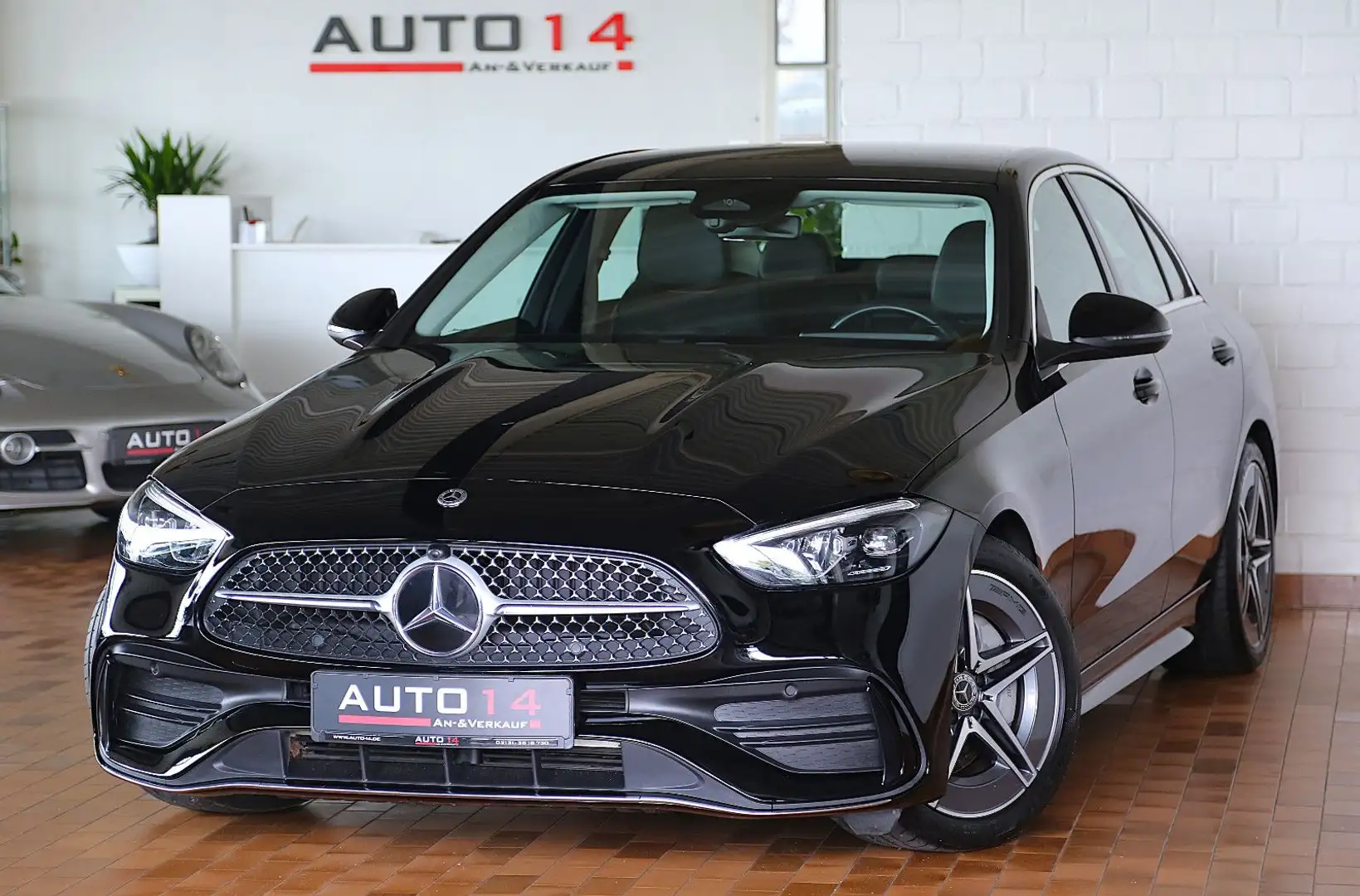 Mercedes-Benz C 180 AMG 9G-T Navi Leder LED DAB SA+ Kamera Noir - 1