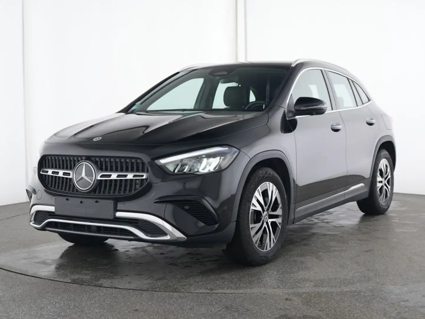 Mercedes-Benz GLA 200 Progressive-Line+AHK+DISTRON+KEYLESS+LED Schwarz - 2