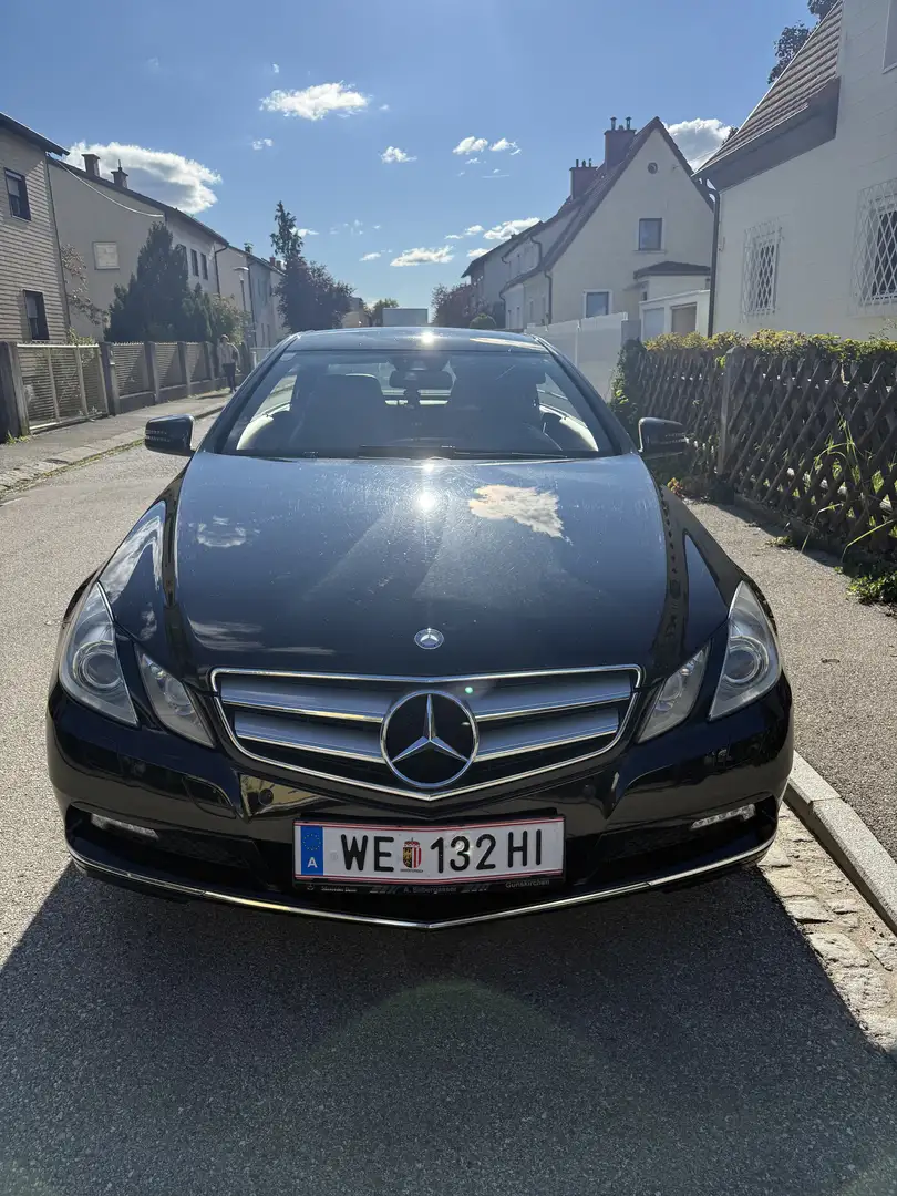Mercedes-Benz E 250 BlueEfficiency CDI Schwarz - 1