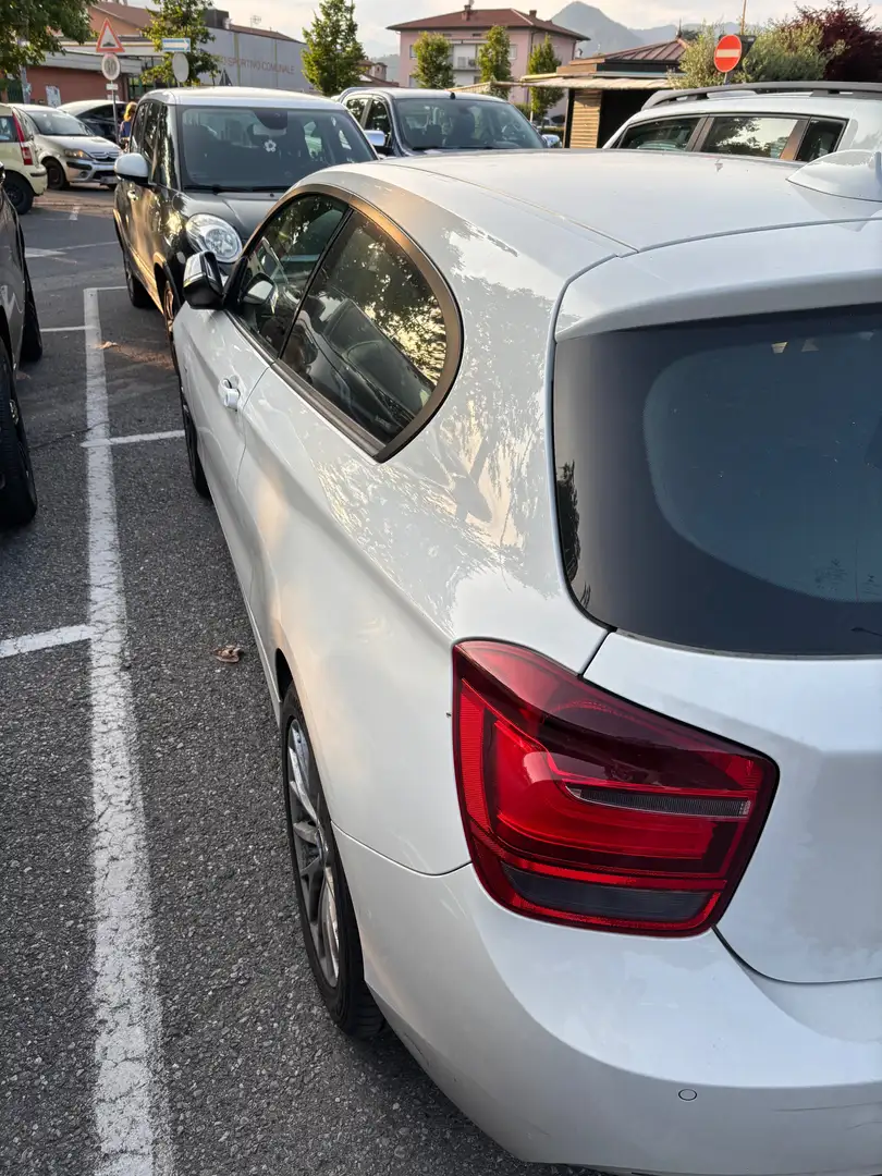 BMW 118 Serie 1 F/20-21 2011 118d 3p Sport Bianco - 2