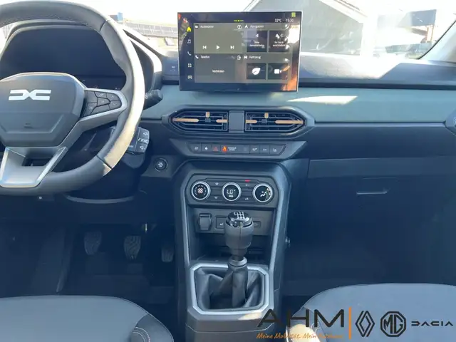 Dacia Sandero view 16