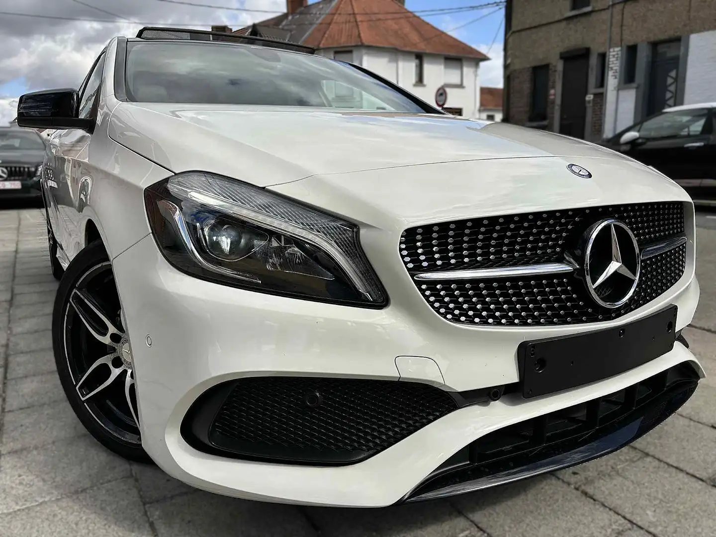 Mercedes-Benz A 180 D PACK AMG/ TOIT PANO-GPS-ALCANTARA-LED/GARANTIE! Blanc - 1