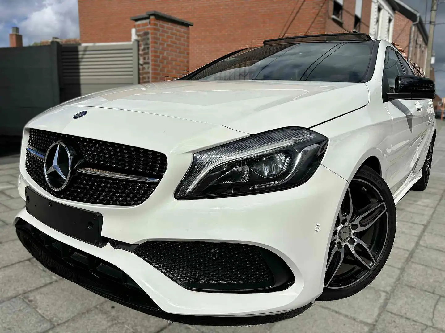 Mercedes-Benz A 180 D PACK AMG/ TOIT PANO-GPS-ALCANTARA-LED/GARANTIE! Blanc - 2