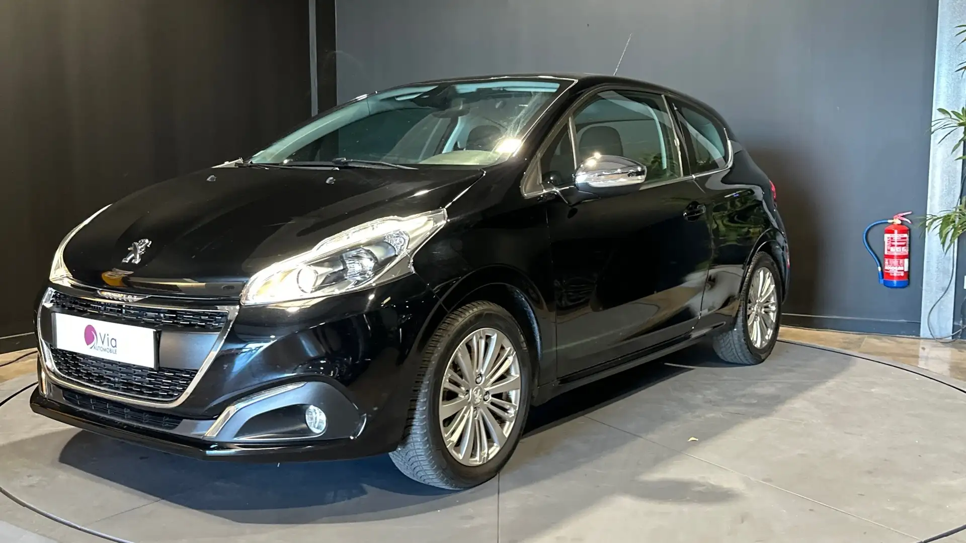 Peugeot 208 110 Allure Schwarz - 1