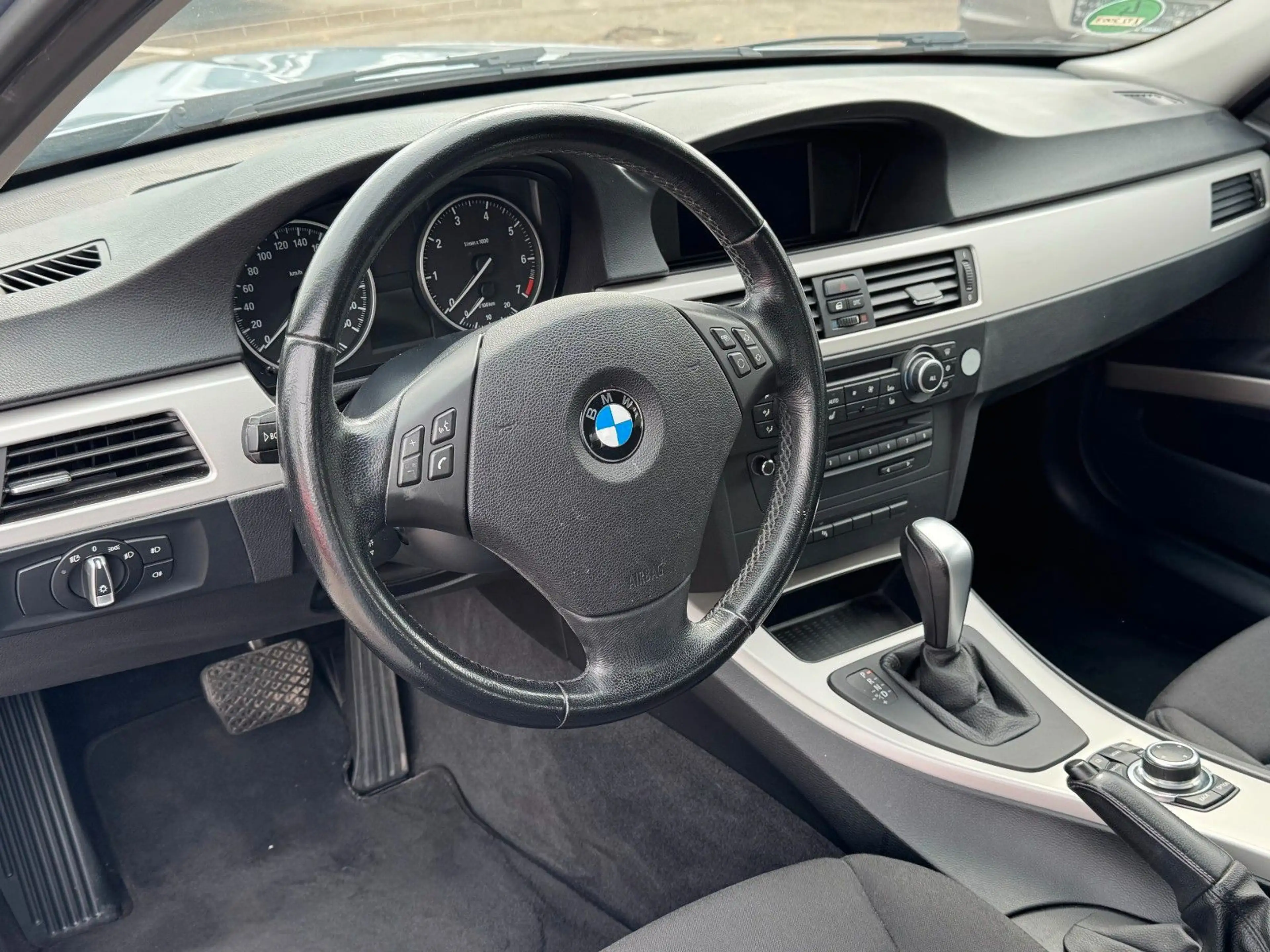 BMW 318 3 Limousine 318 i HU/PDC/SHZ/Xenon — photo 11