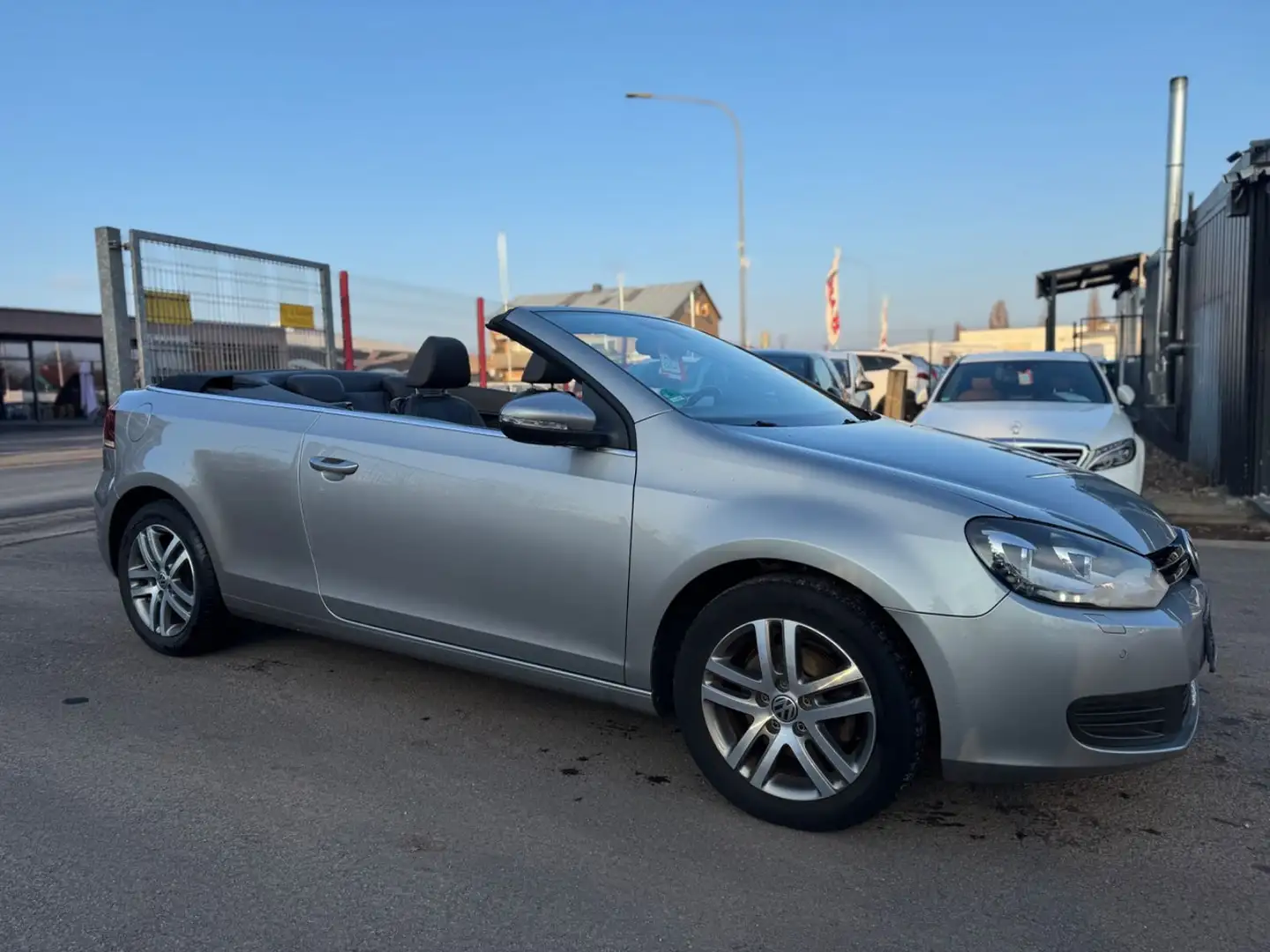 Volkswagen Golf VI  1.6 TDi Cabriolet  Tempomat+Leder+SHZ Silber - 2