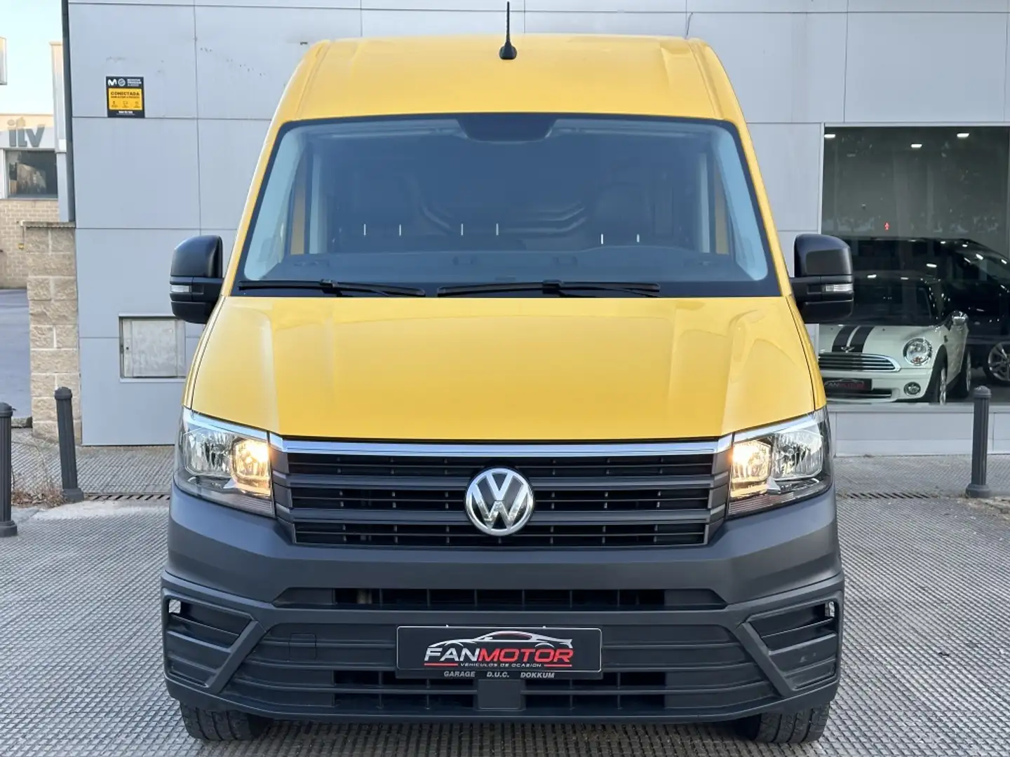 Volkswagen Crafter Furgón MRW 2.0TDI SCR 35 BM L3H2 103kW Gelb - 1