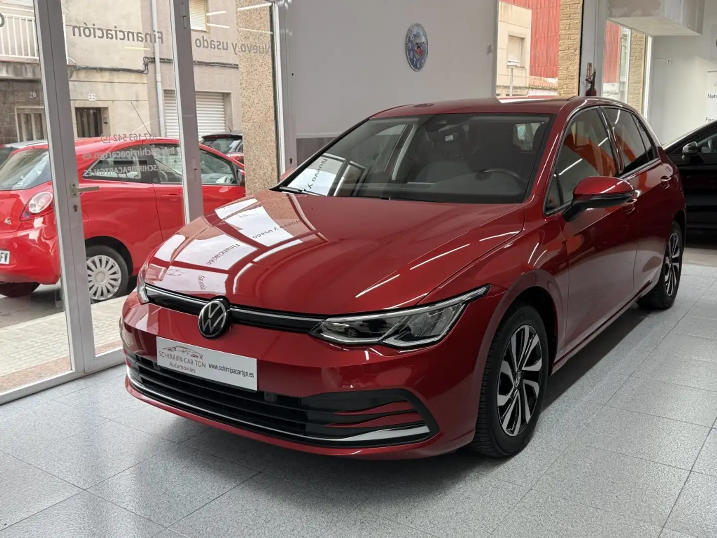 Volkswagen Golf 1.0 eTSI DSG 81kW Rood - 1