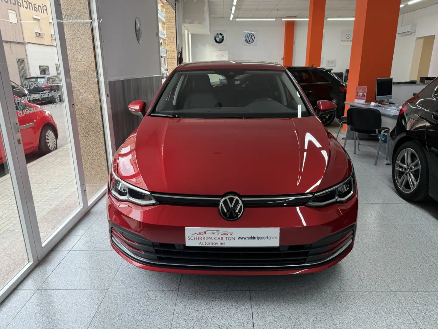 Volkswagen Golf 1.0 eTSI DSG 81kW Rood - 2