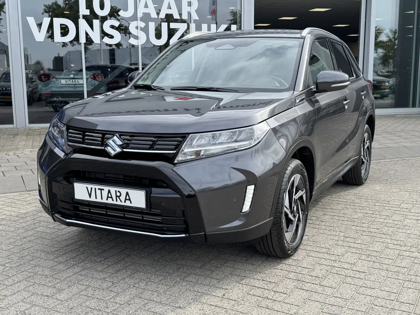 Suzuki Vitara 1.4 Boosterjet Style Hybrid Automaat Direct uit vo Grijs - 2
