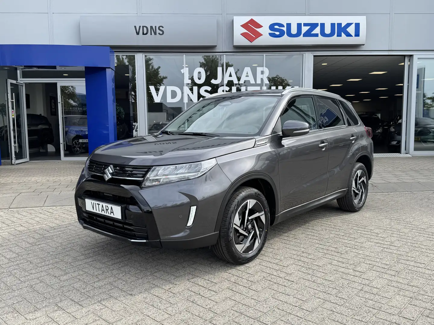 Suzuki Vitara 1.4 Boosterjet Style Hybrid Automaat Direct uit vo Grijs - 1