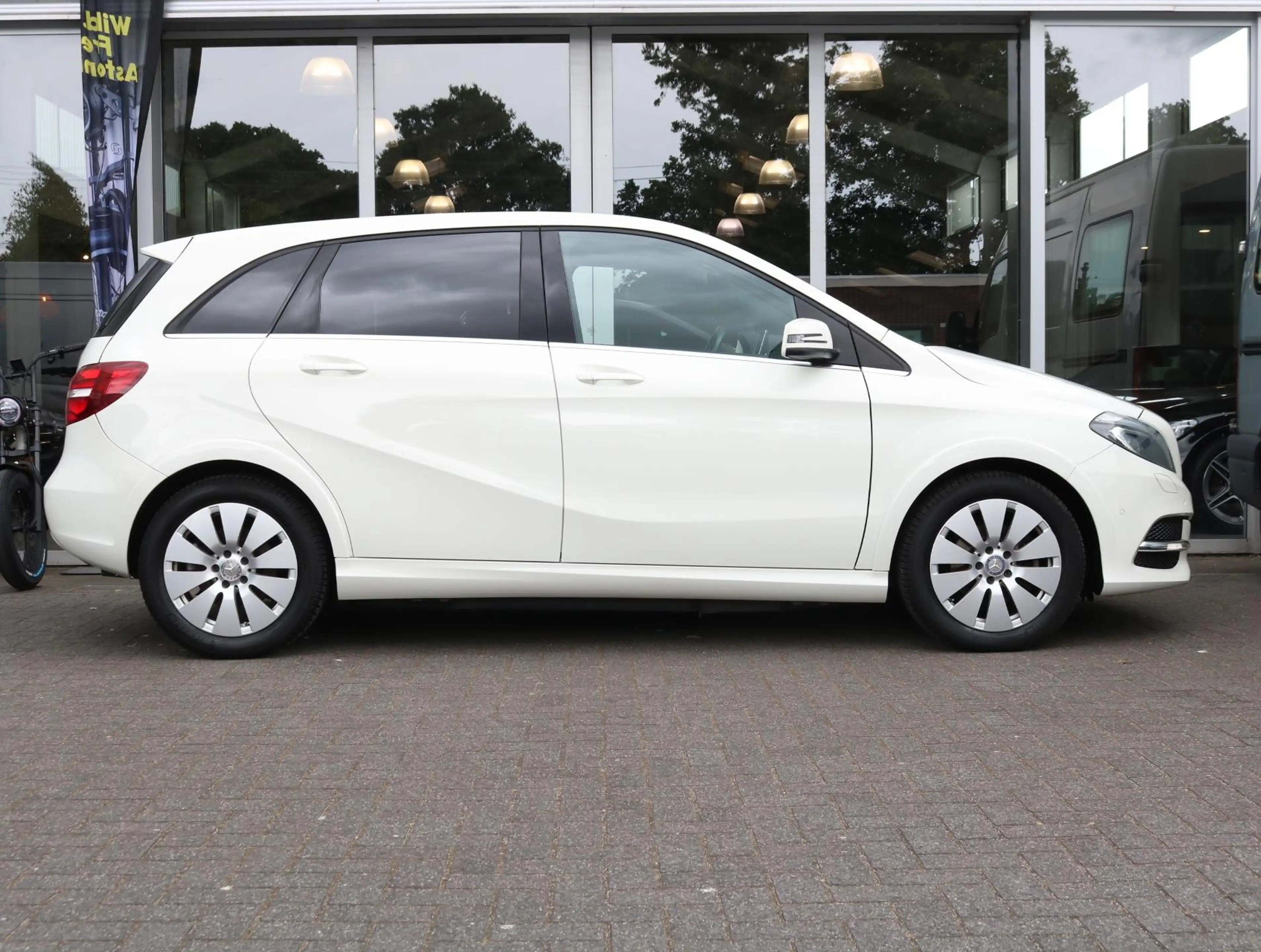 Mercedes-Benz B 250 e Lease Edition 28 kWh — photo 9