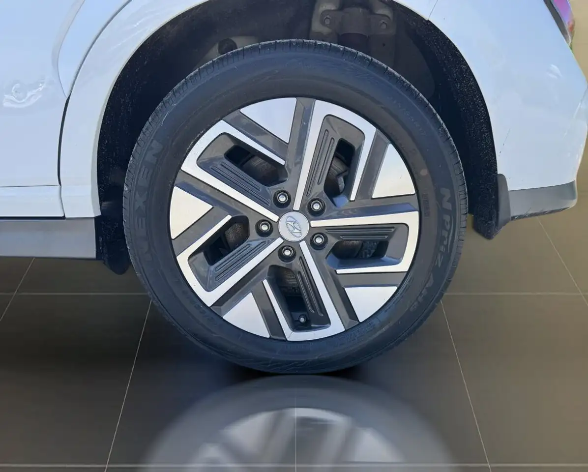Hyundai KONA снимка Hyundai KONA