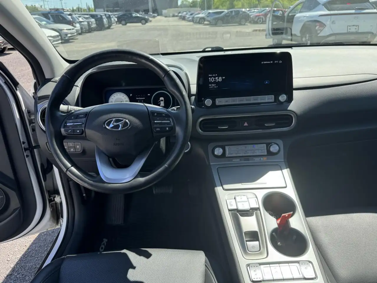 Hyundai KONA снимка Hyundai KONA