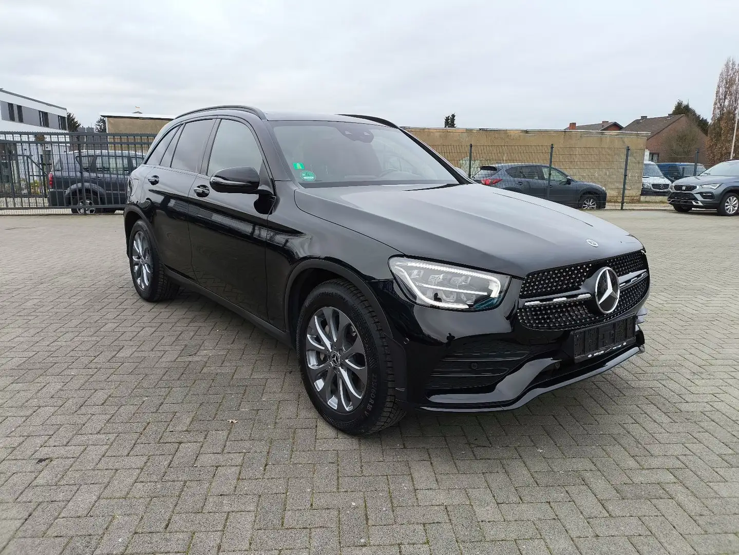 Mercedes-Benz GLC 400 d 4Matic,1 HD,AMG LINE,LEDER,KLIMA,HEADUP Zwart - 1
