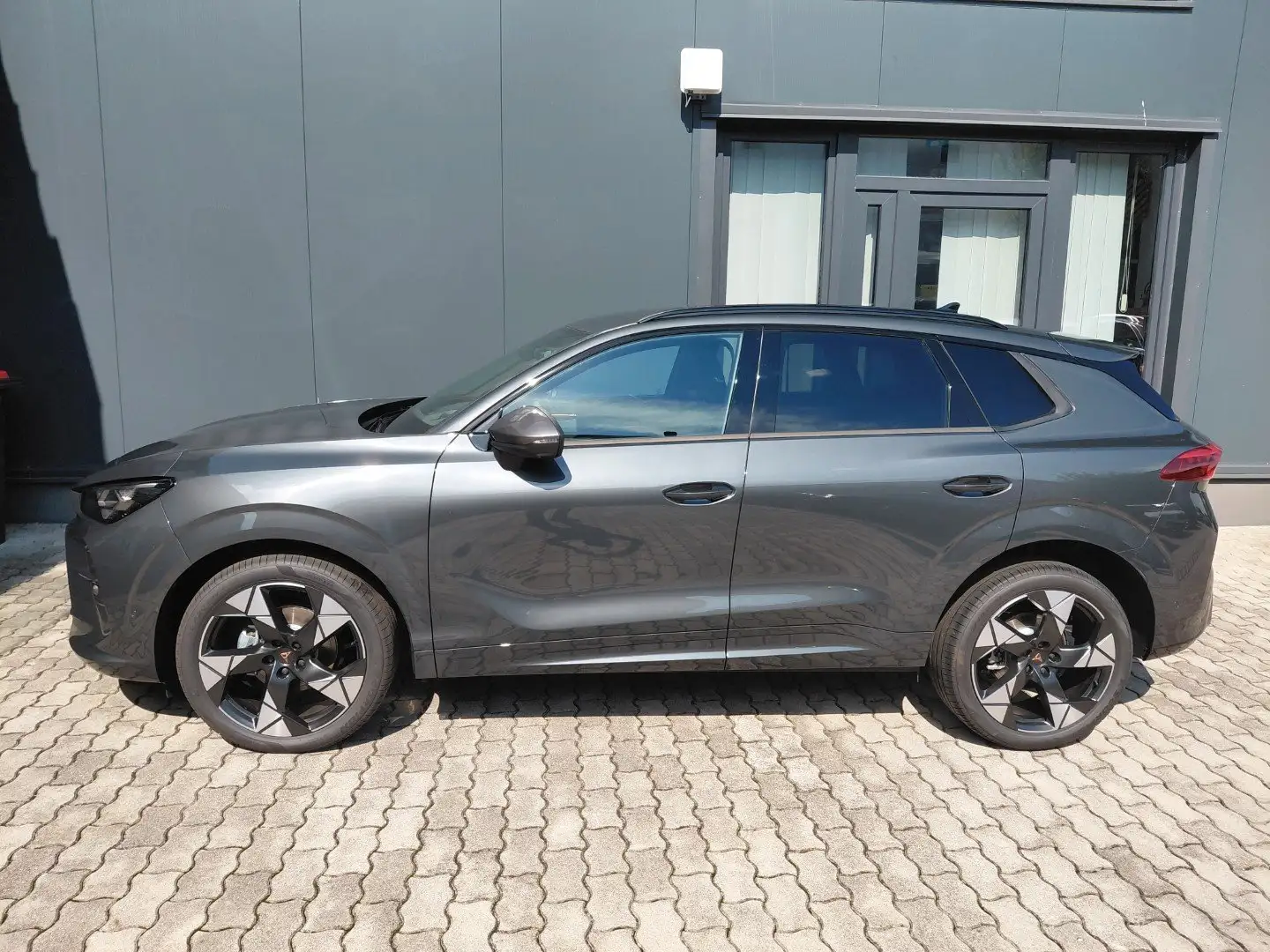CUPRA Terramar 1.5 eTSI 110 kW Grau - 2