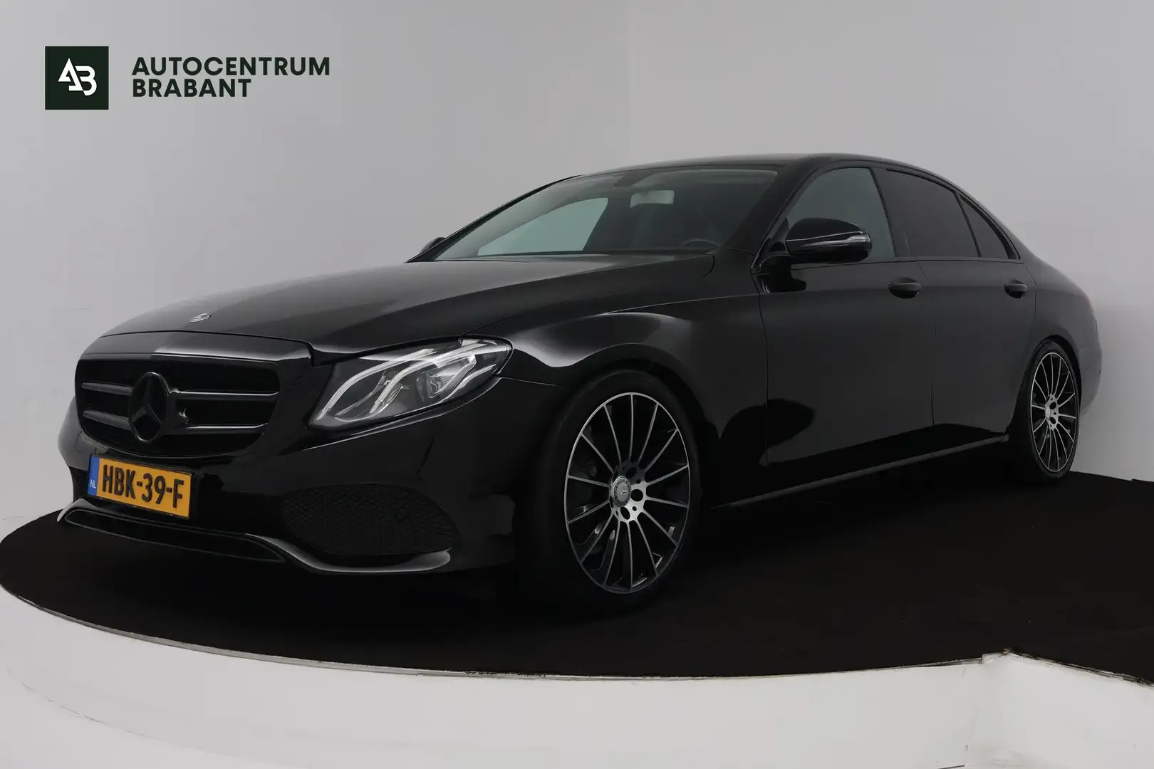 Mercedes-Benz E 200 Business (SFEERVERLICHTING STOELVERWARMING, NAVIGA Zwart - 1
