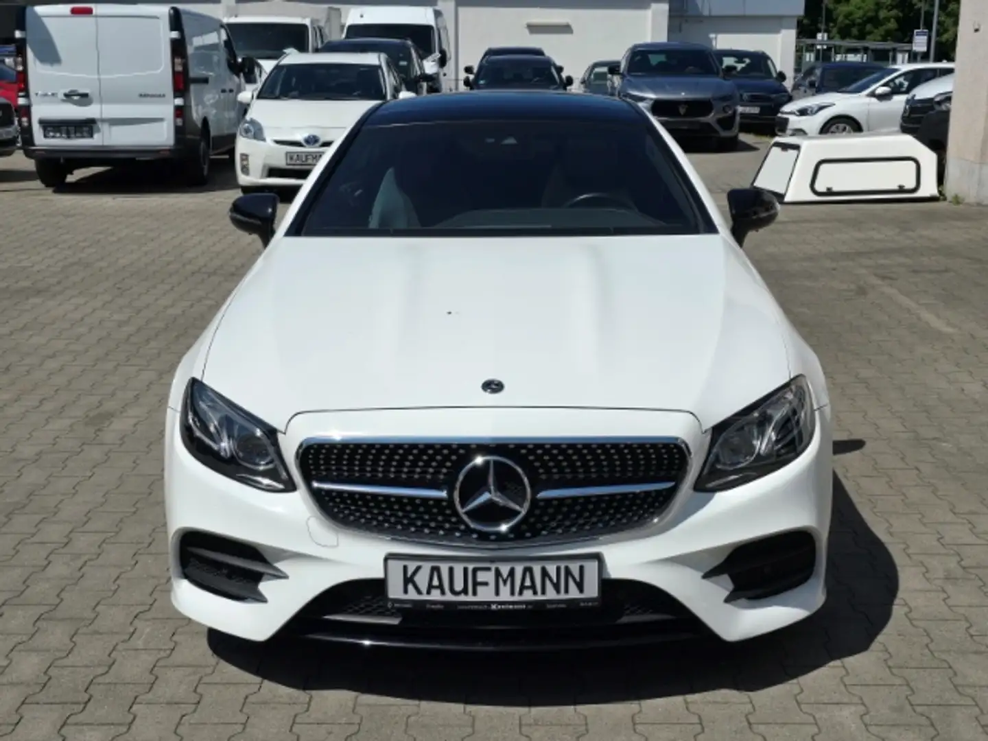 Mercedes-Benz E 220 Coupe d AMG Sportpaket El. Panodach Navi Soundsys Biały - 2